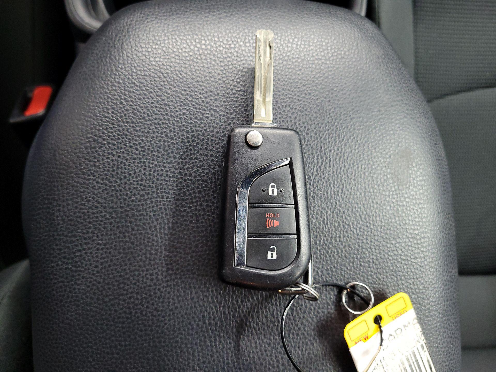 Thumbnail: 2020 Toyota RAV4 - 19