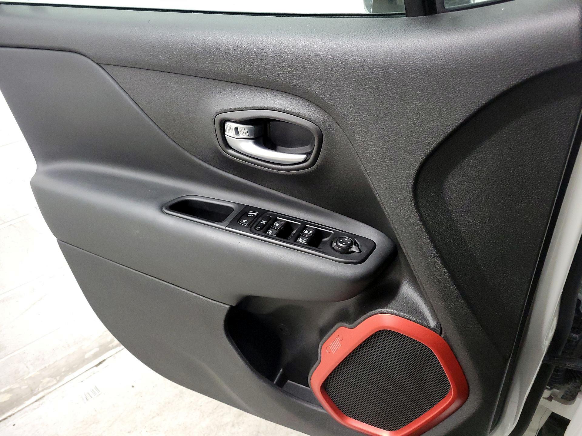 Thumbnail: 2022 Jeep Renegade - 12