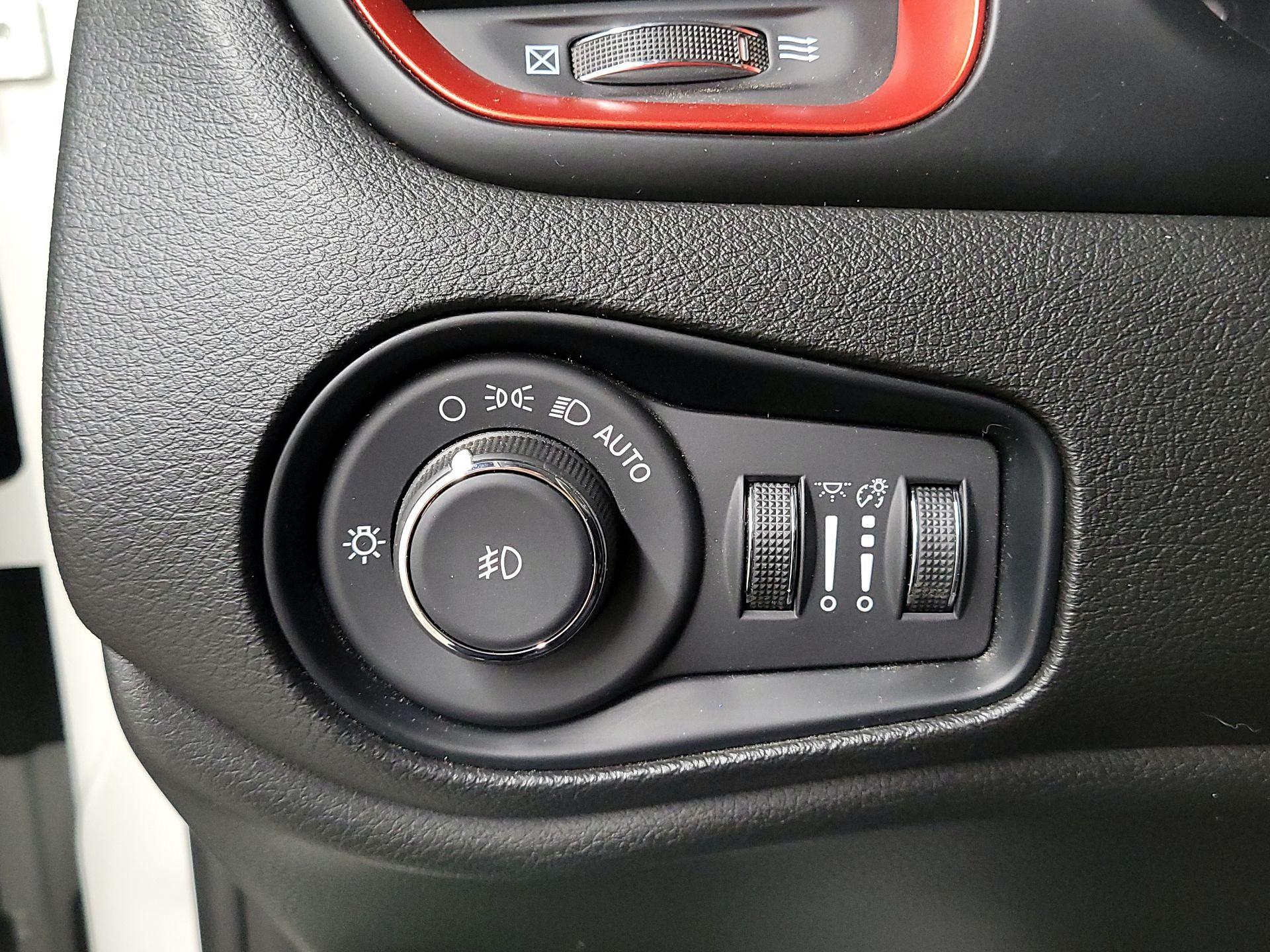 Thumbnail: 2022 Jeep Renegade - 13