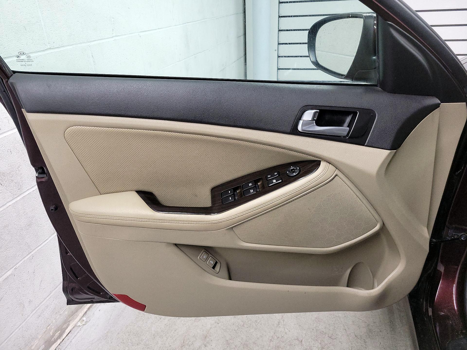 Thumbnail: 2015 Kia Optima - 12