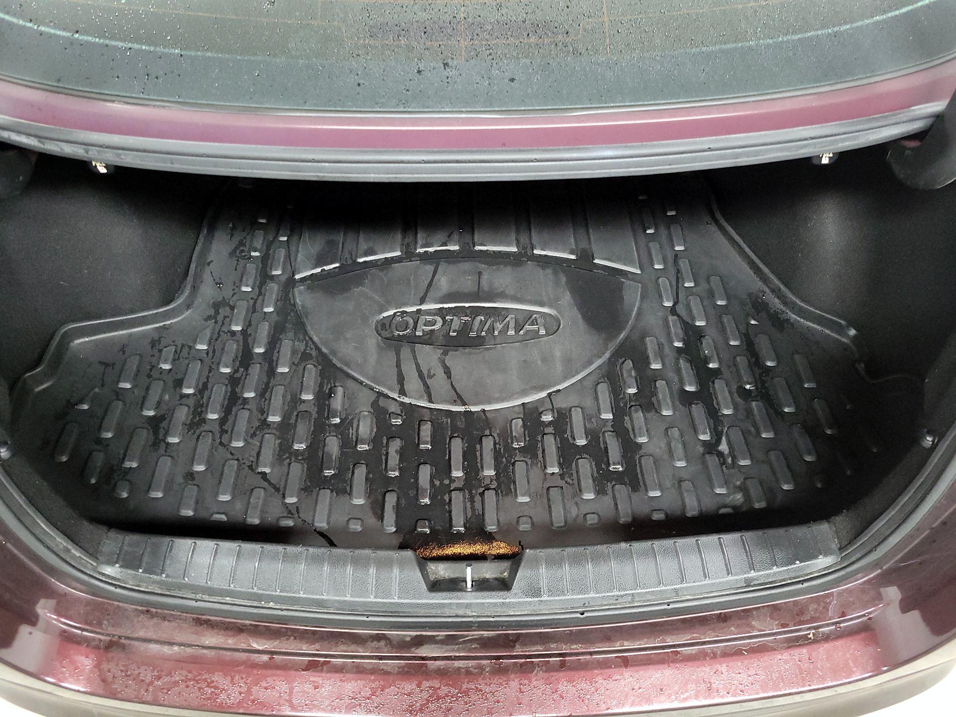 Thumbnail: 2015 Kia Optima - 19