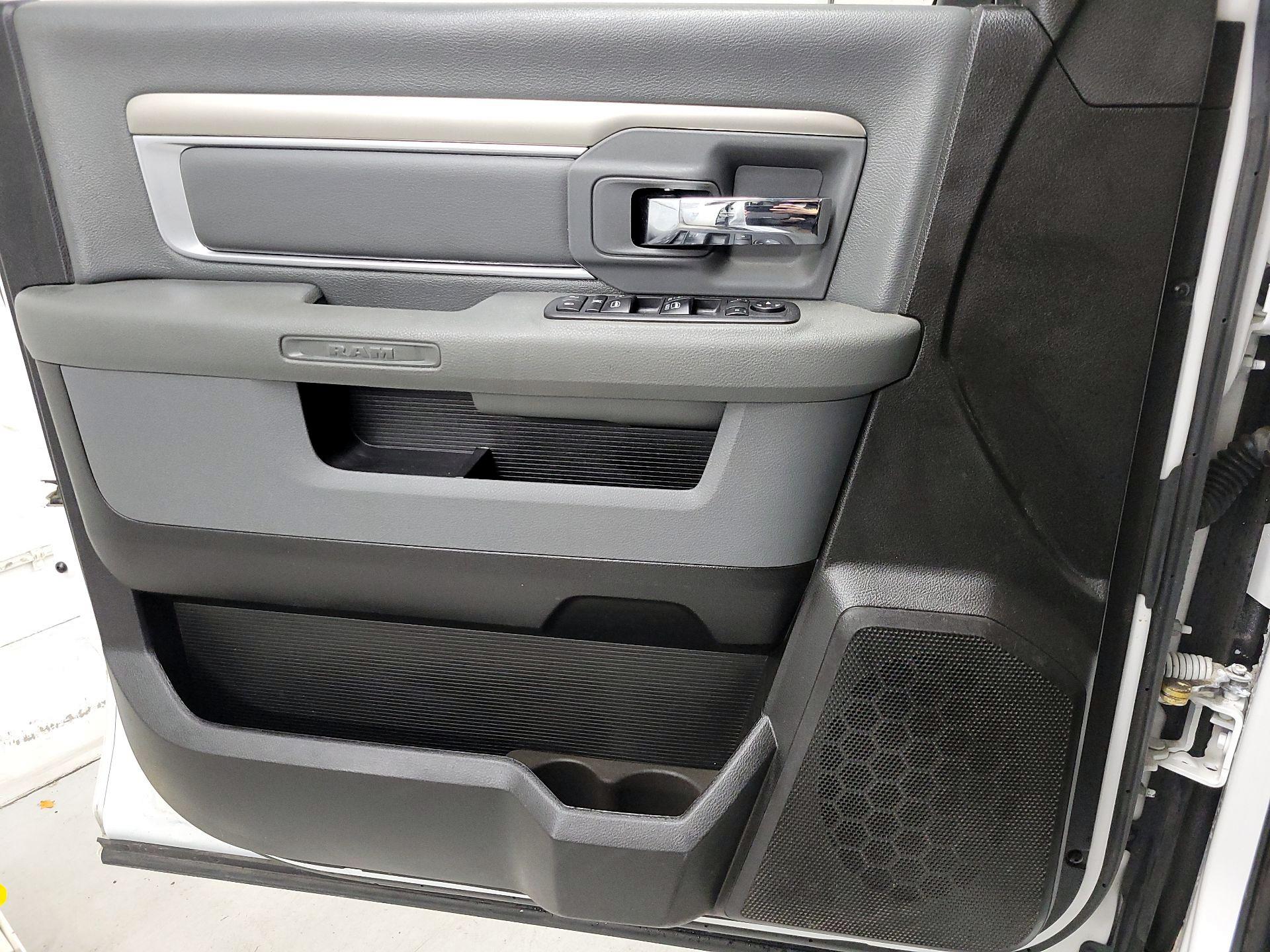 Thumbnail: 2019 RAM 1500 Classic - 12