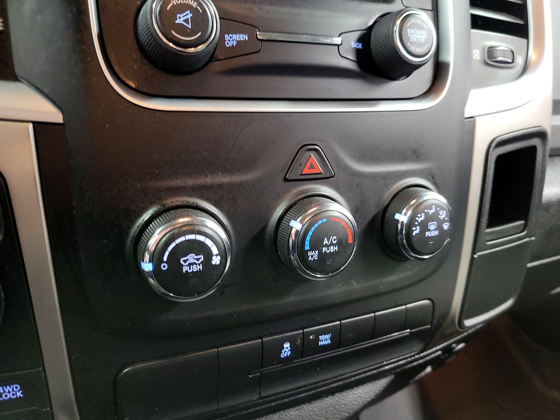 Thumbnail: 2019 RAM 1500 Classic - 14