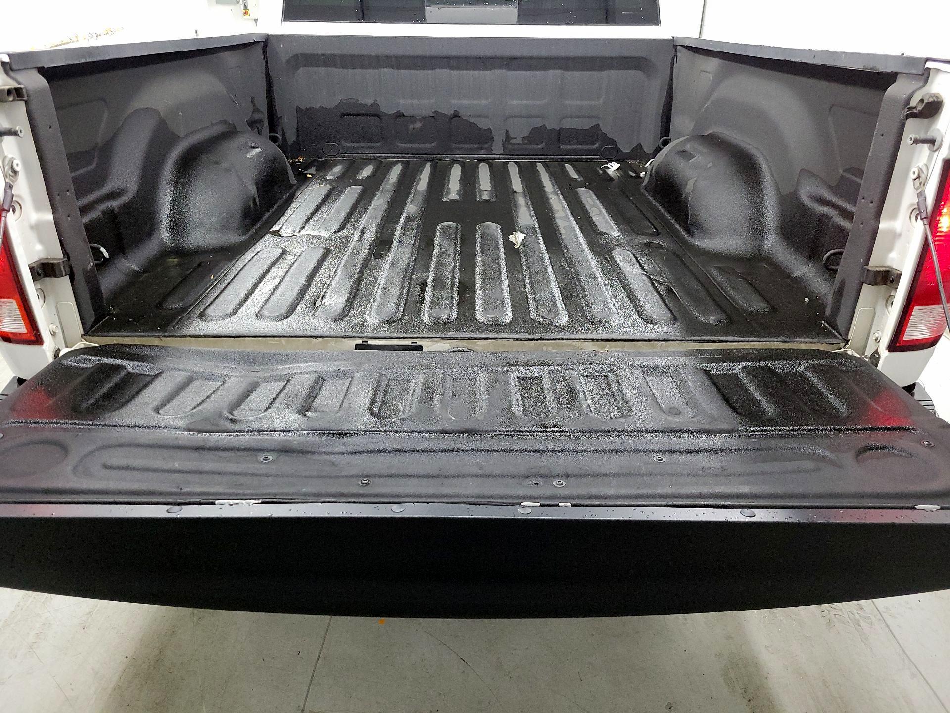 Thumbnail: 2019 RAM 1500 Classic - 17