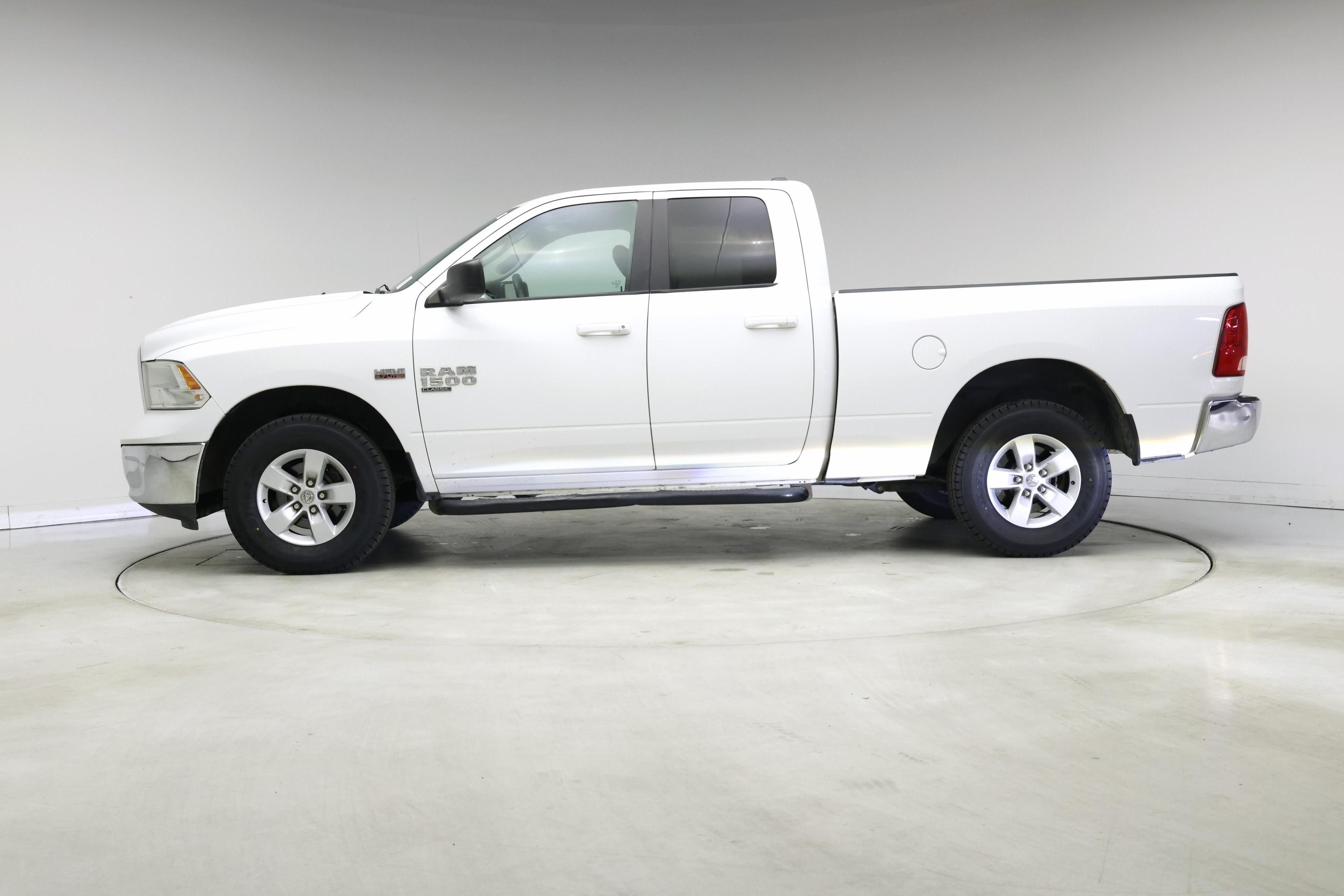 Thumbnail: 2019 RAM 1500 Classic - 3