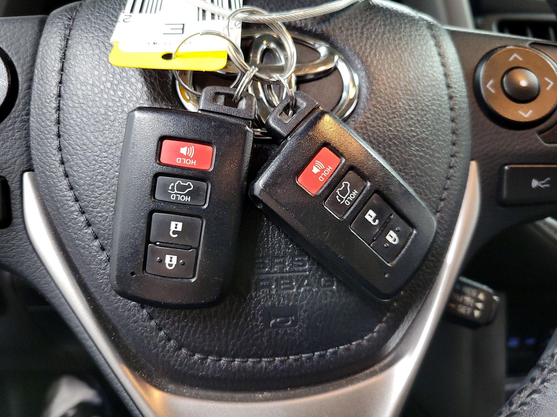 Thumbnail: 2017 Toyota RAV4 - 20