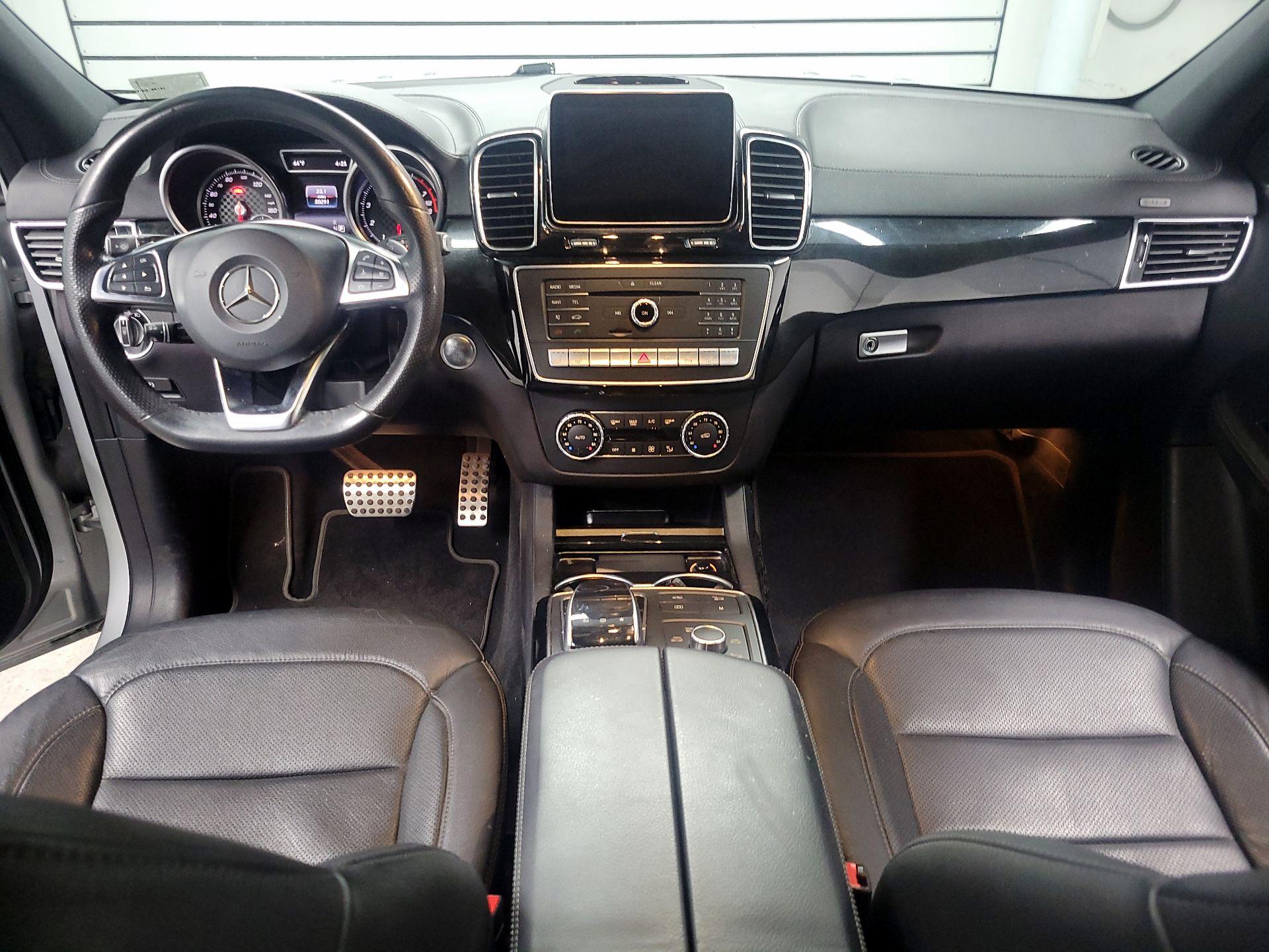 Thumbnail: 2016 Mercedes-Benz GLE - 9