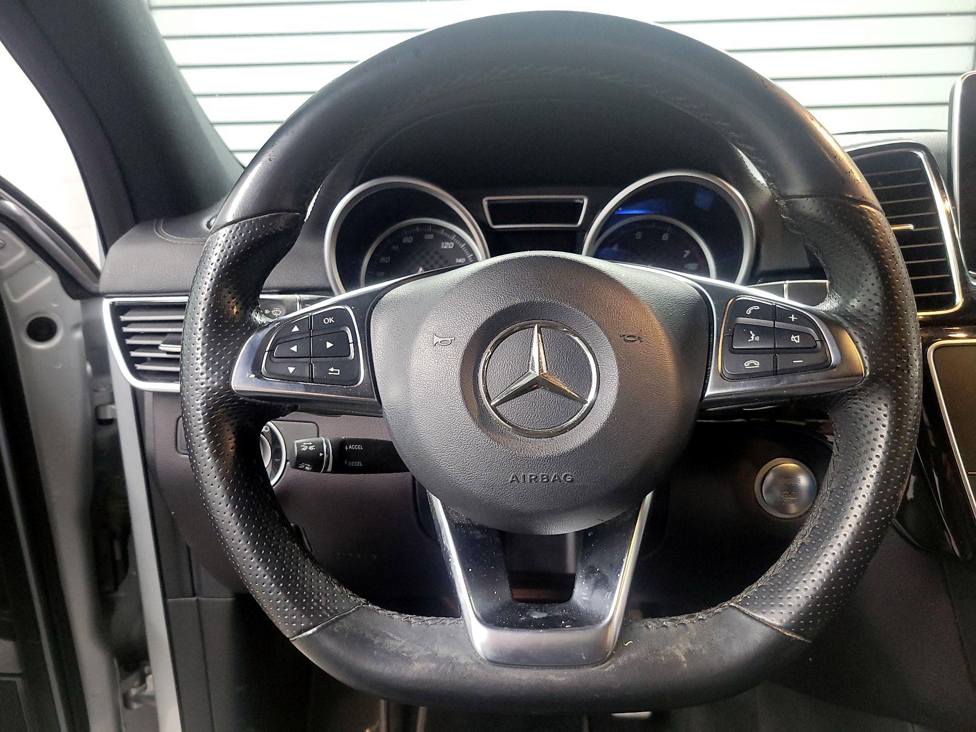 Thumbnail: 2016 Mercedes-Benz GLE - 10