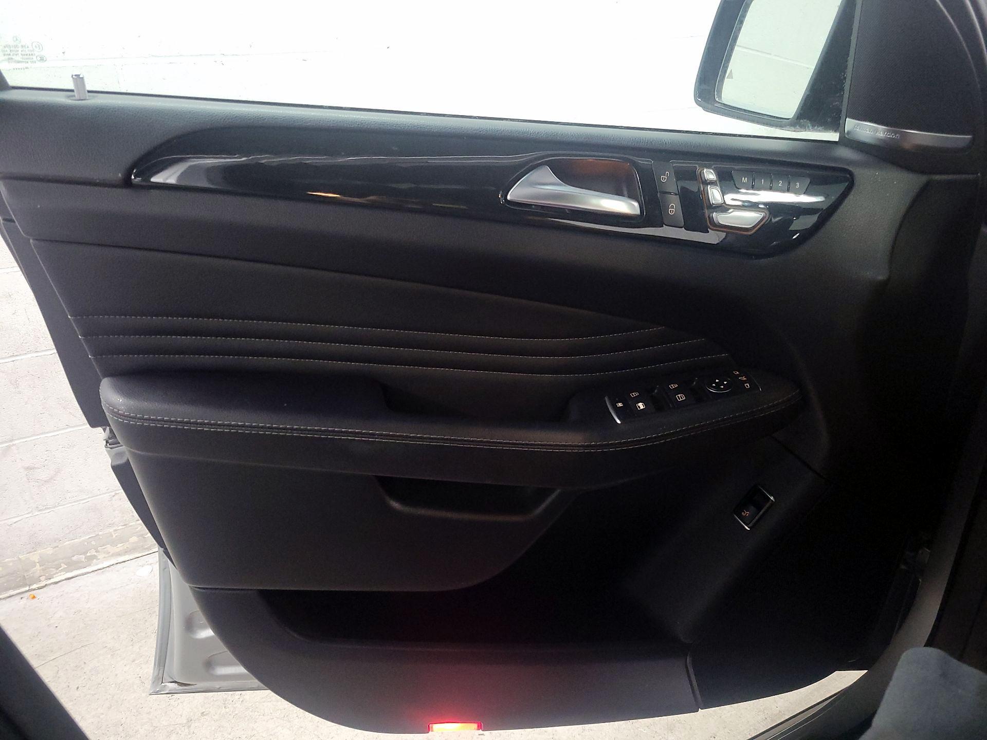 Thumbnail: 2016 Mercedes-Benz GLE - 12