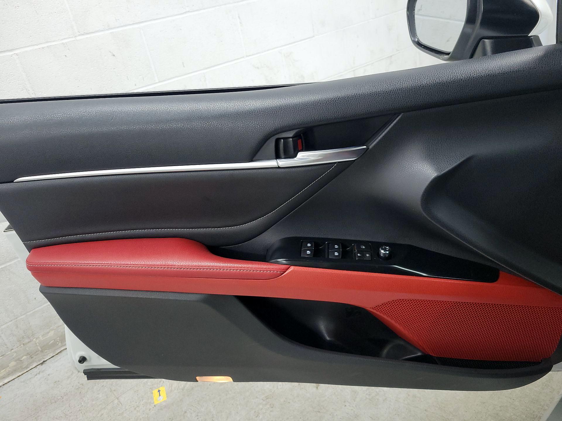 Thumbnail: 2018 Toyota Camry - 12