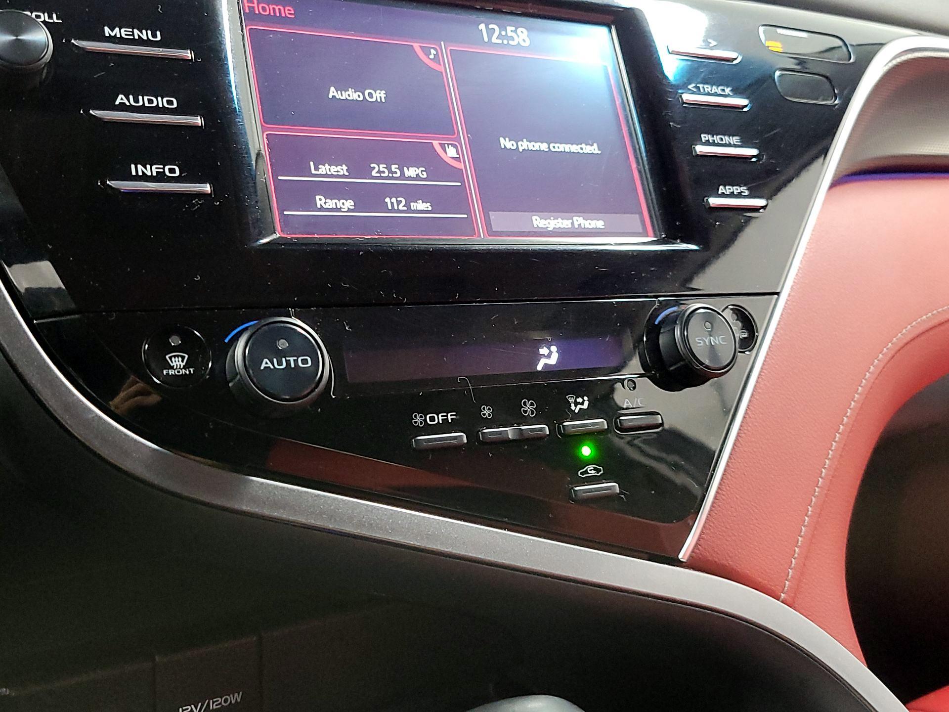 Thumbnail: 2018 Toyota Camry - 16