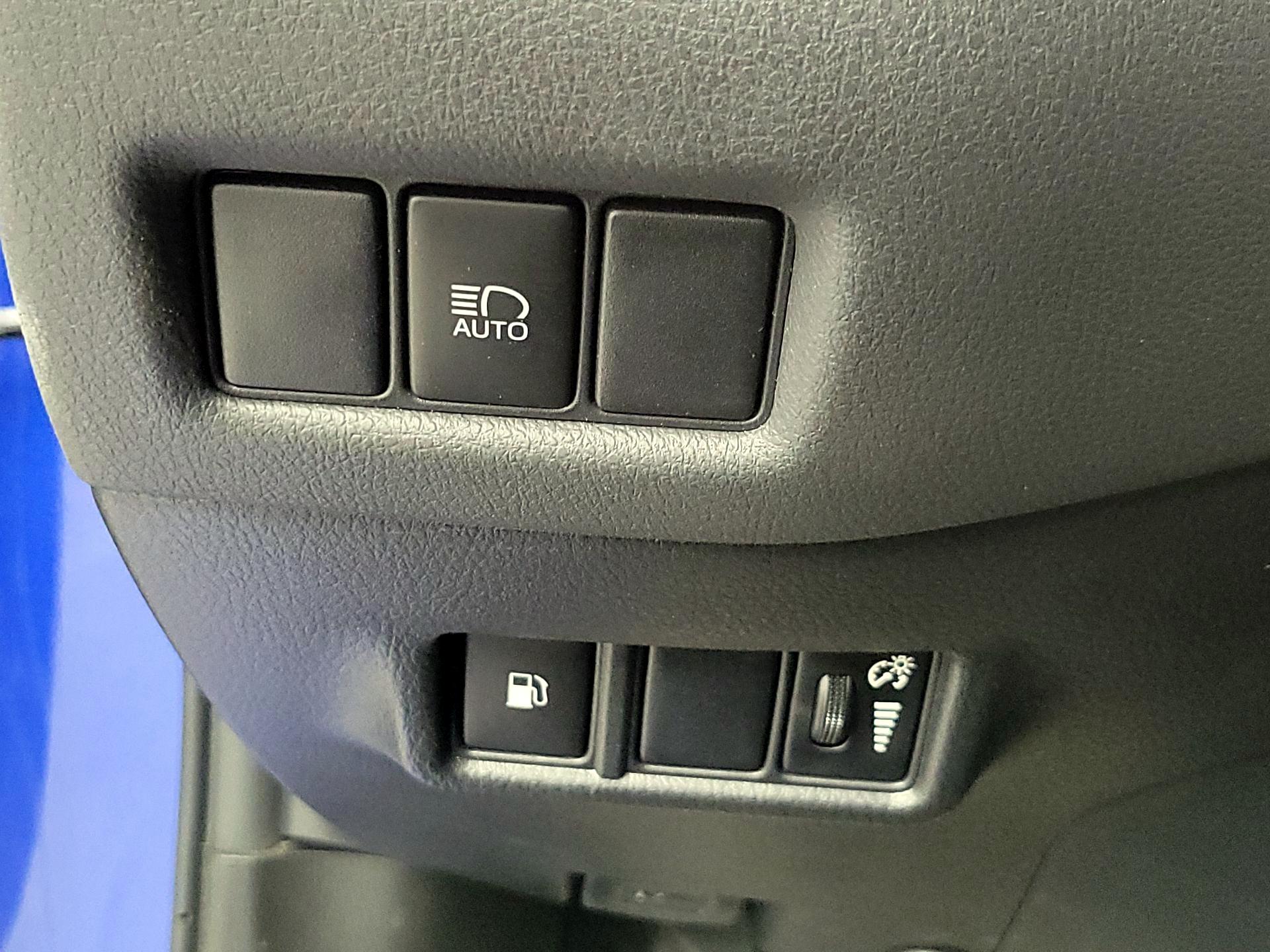 Thumbnail: 2021 Toyota C-HR - 13