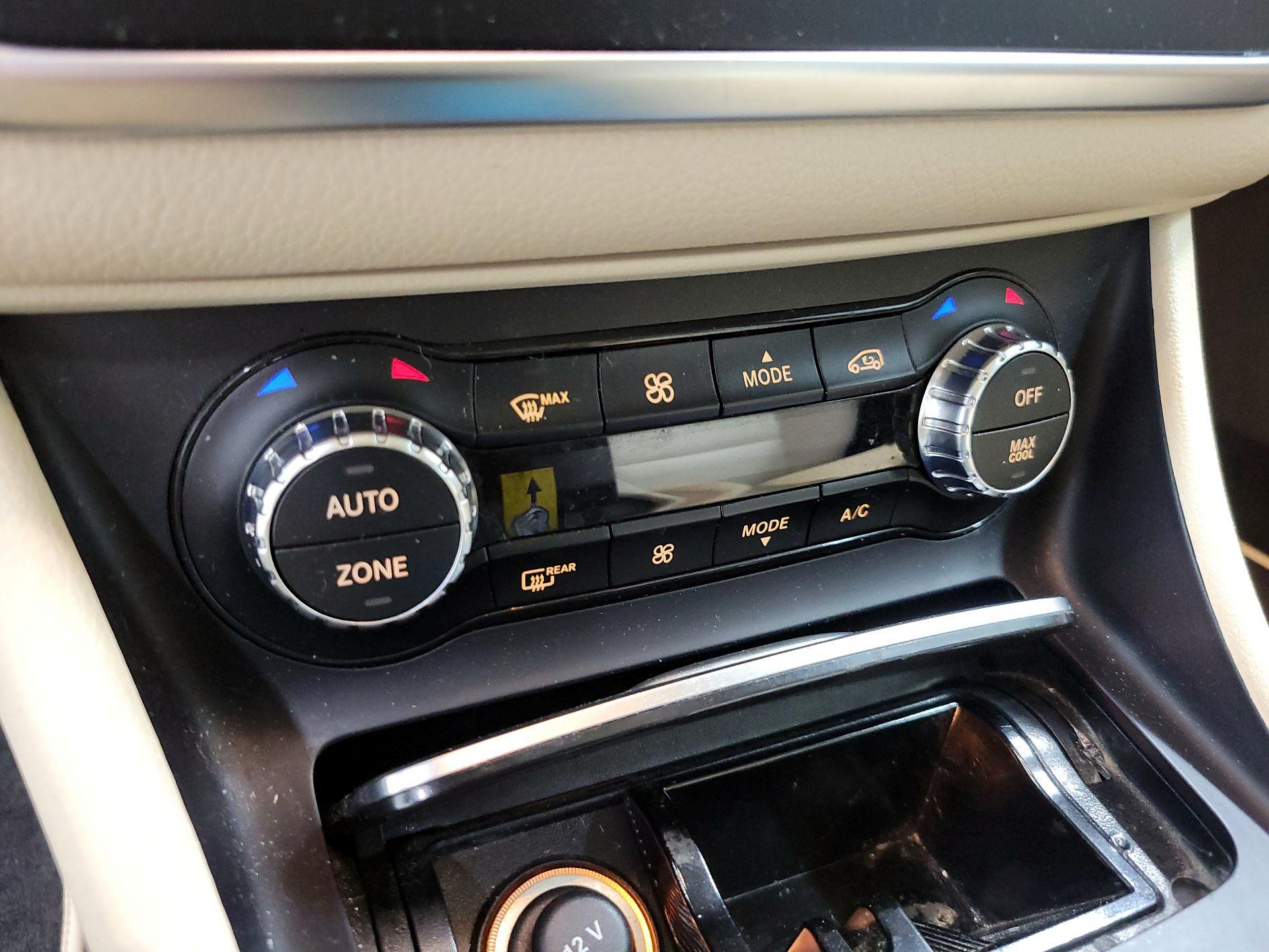 Thumbnail: 2020 Mercedes-Benz GLA - 16