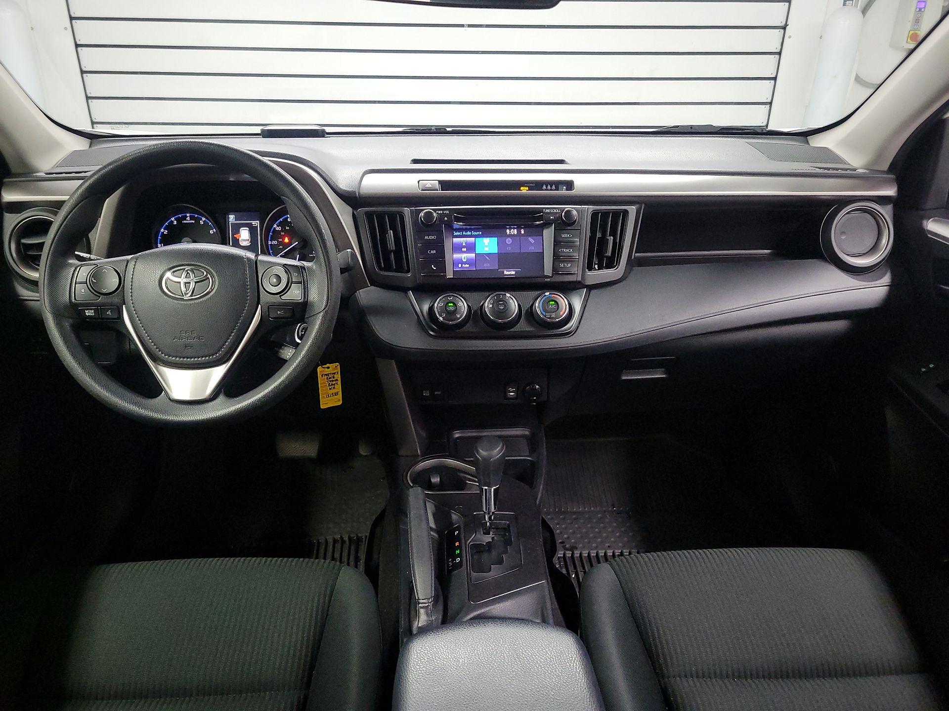 Thumbnail: 2018 Toyota RAV4 - 9