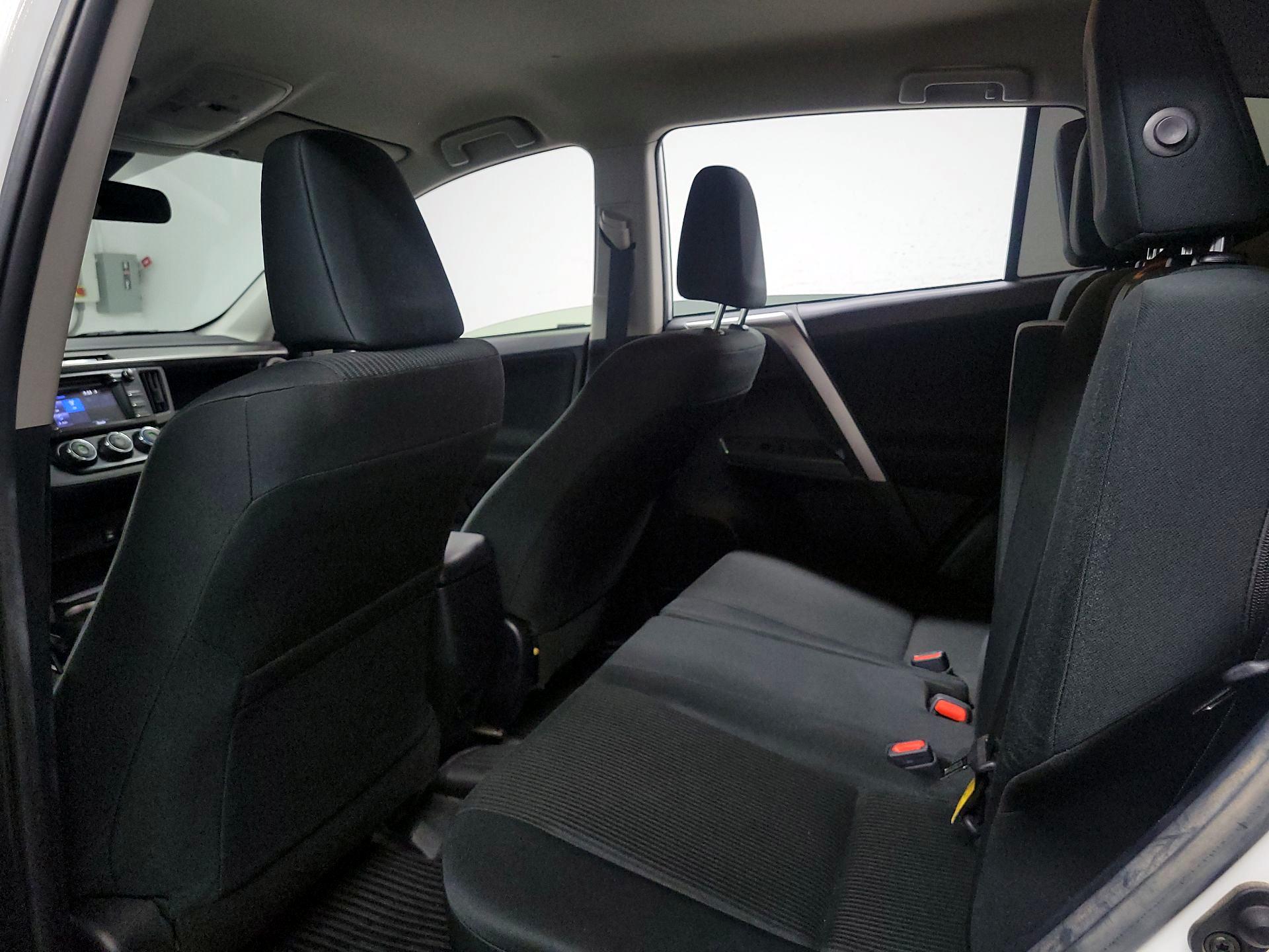 Thumbnail: 2018 Toyota RAV4 - 18