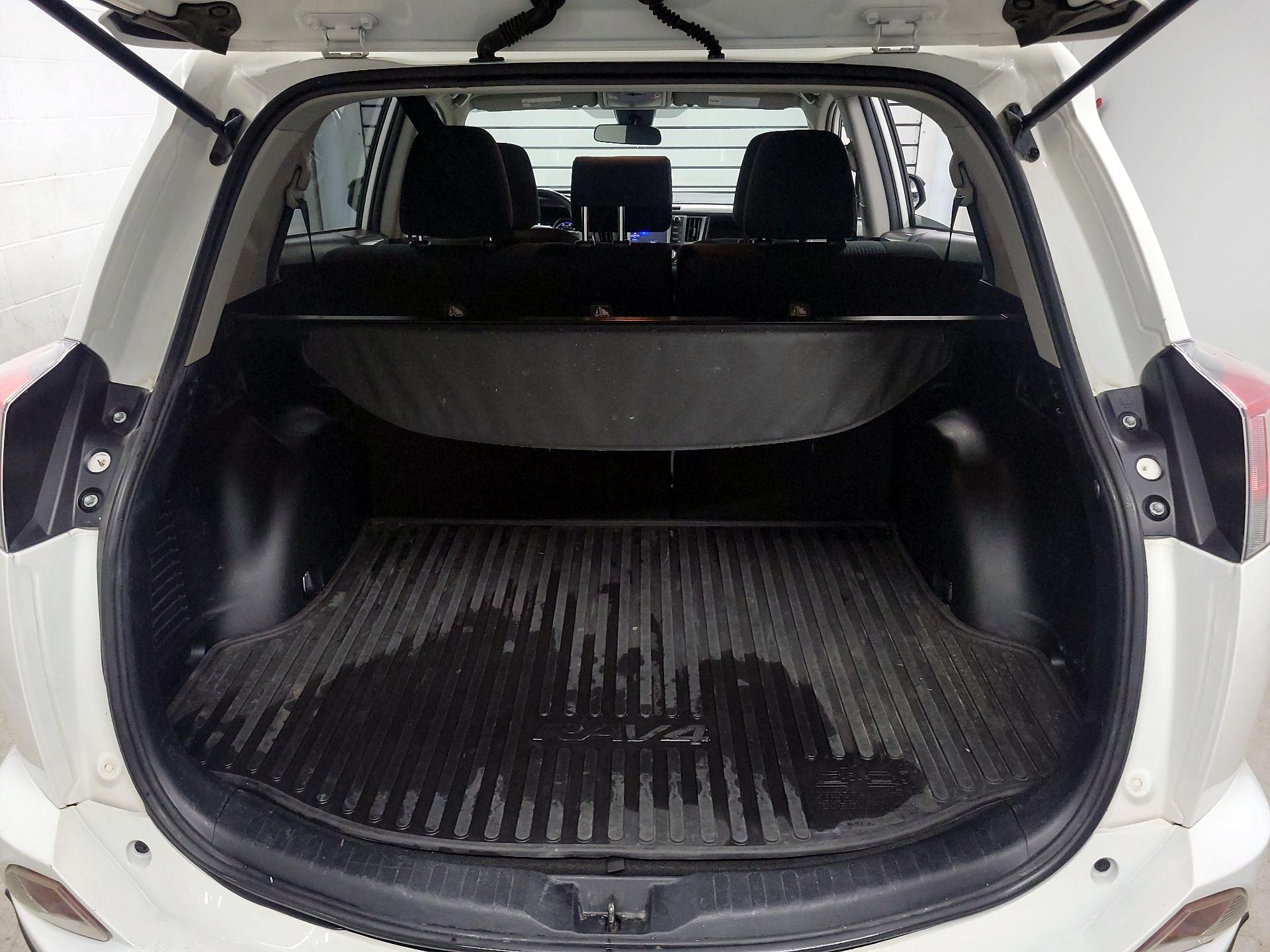 Thumbnail: 2018 Toyota RAV4 - 19