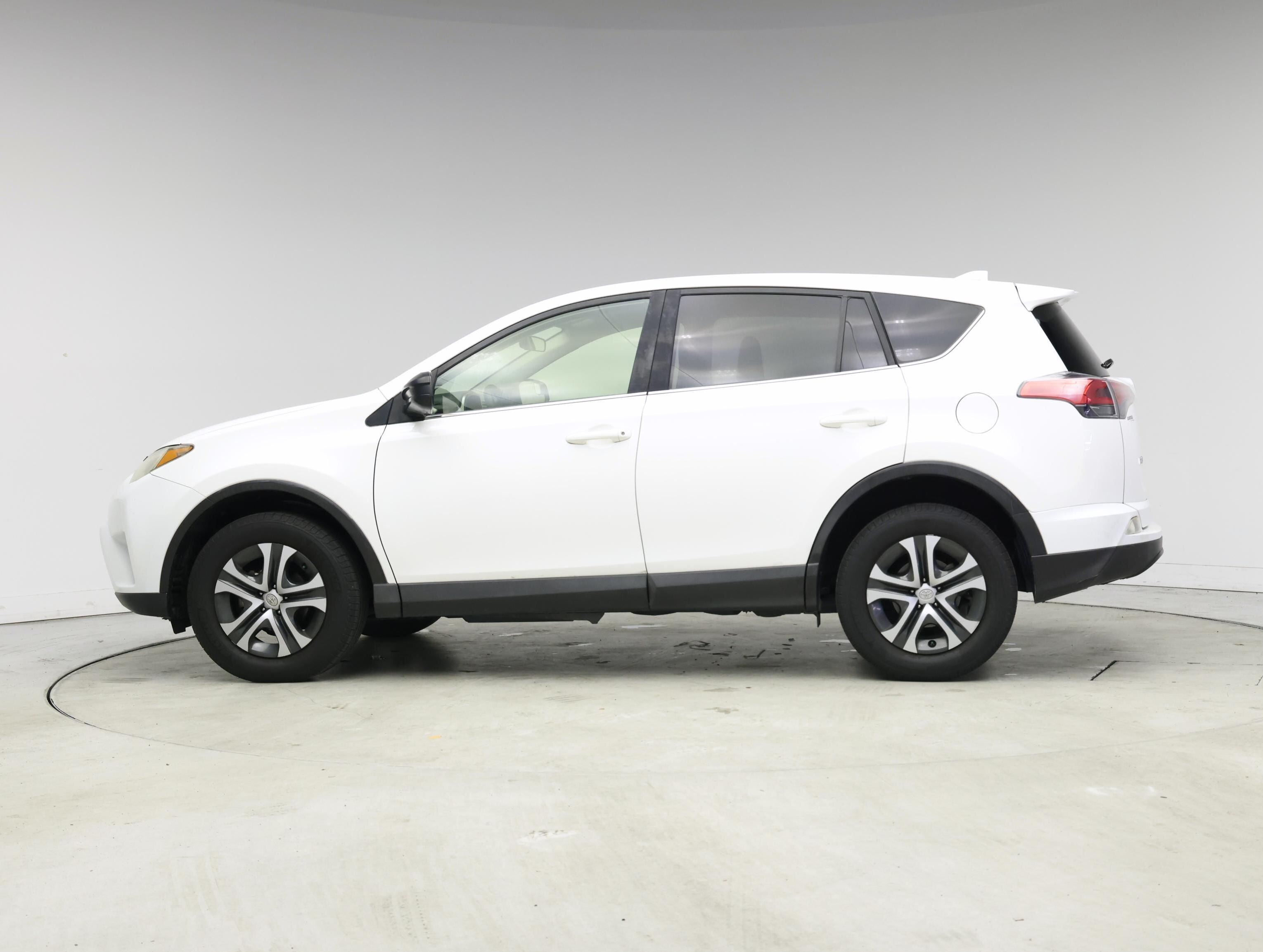 Thumbnail: 2018 Toyota RAV4 - 3