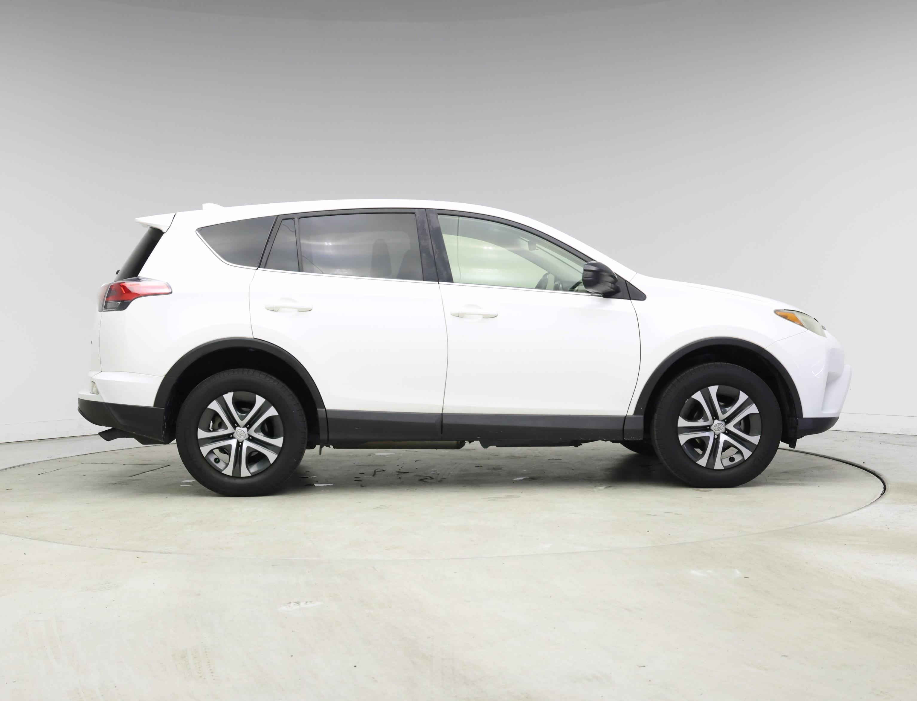 Thumbnail: 2018 Toyota RAV4 - 7