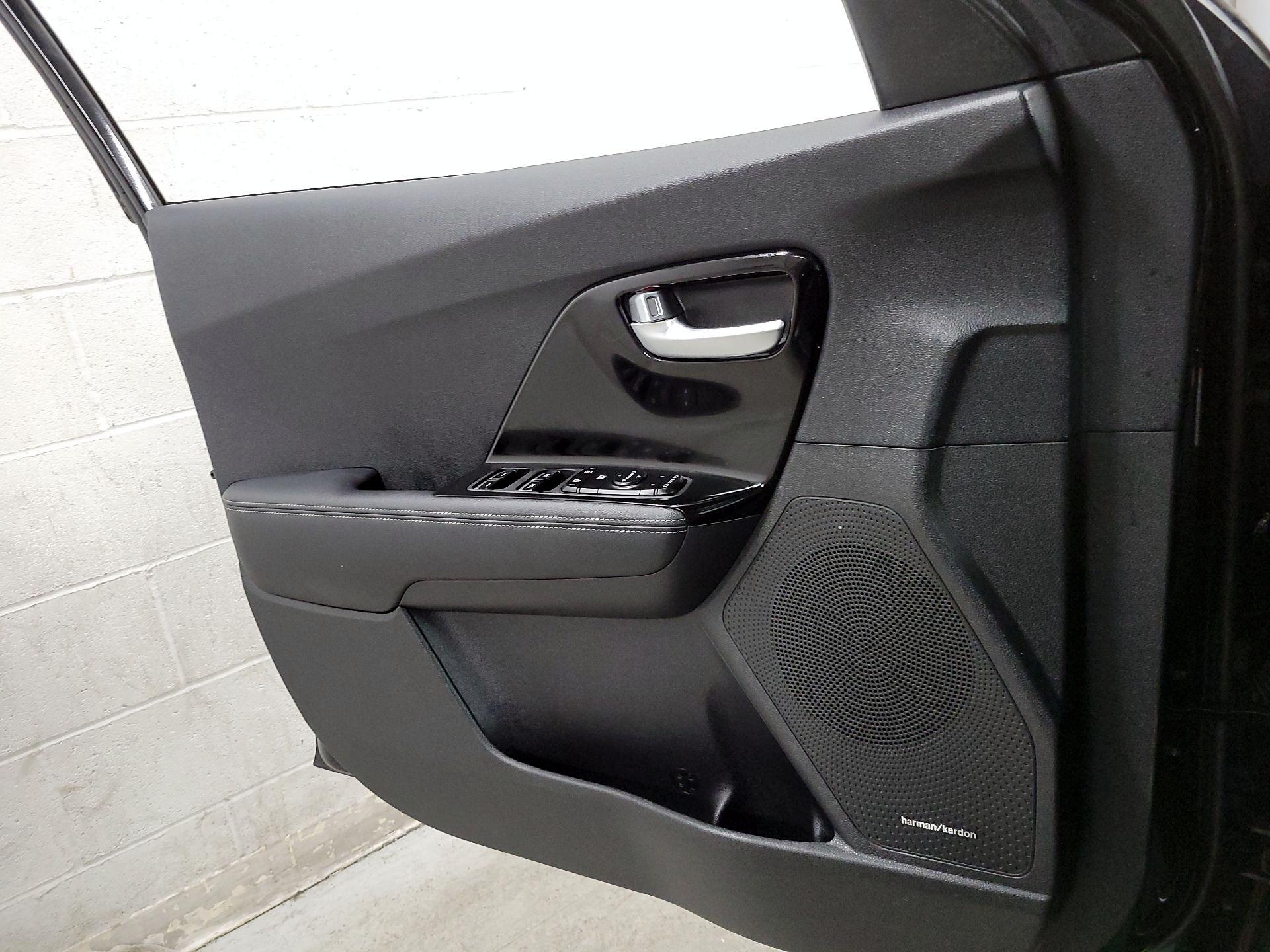 Thumbnail: 2022 Kia Niro - 12