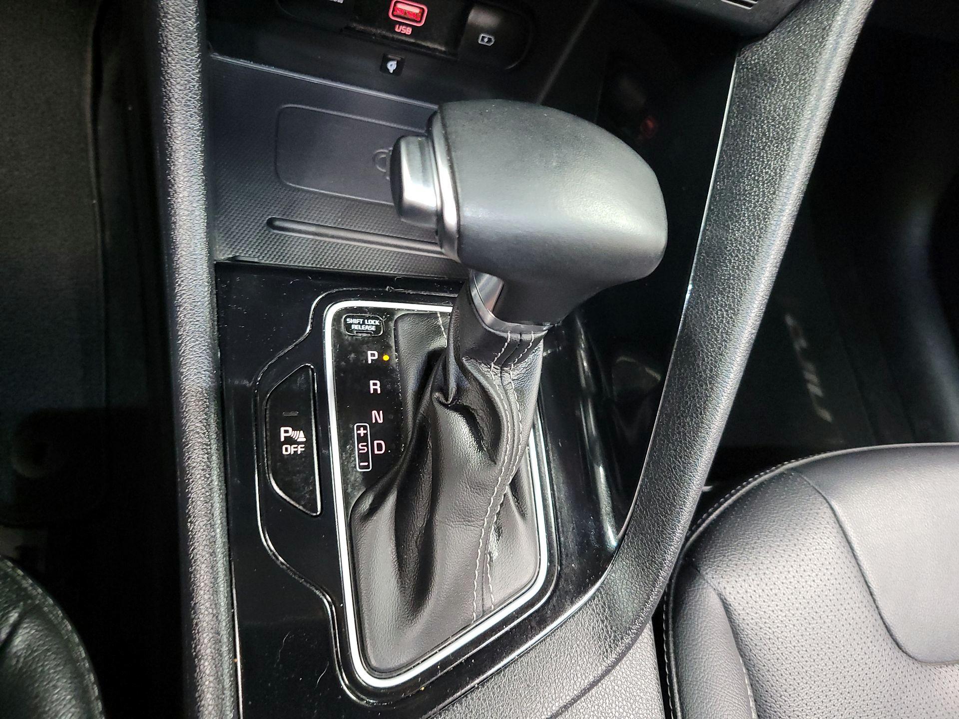 Thumbnail: 2022 Kia Niro - 16