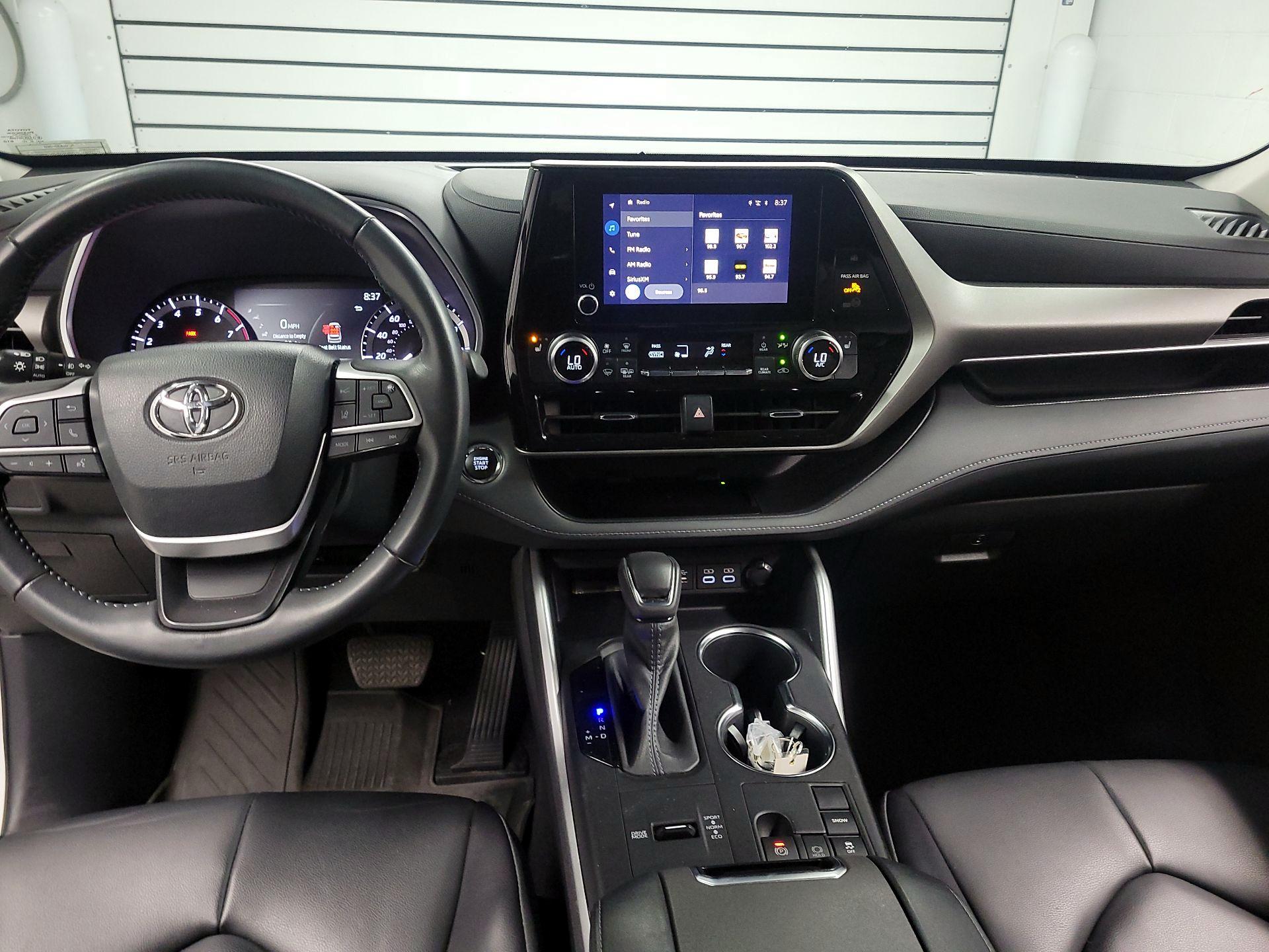 Thumbnail: 2023 Toyota Highlander - 9