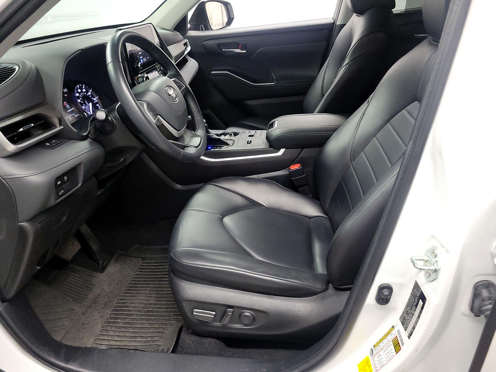 Thumbnail: 2023 Toyota Highlander - 11