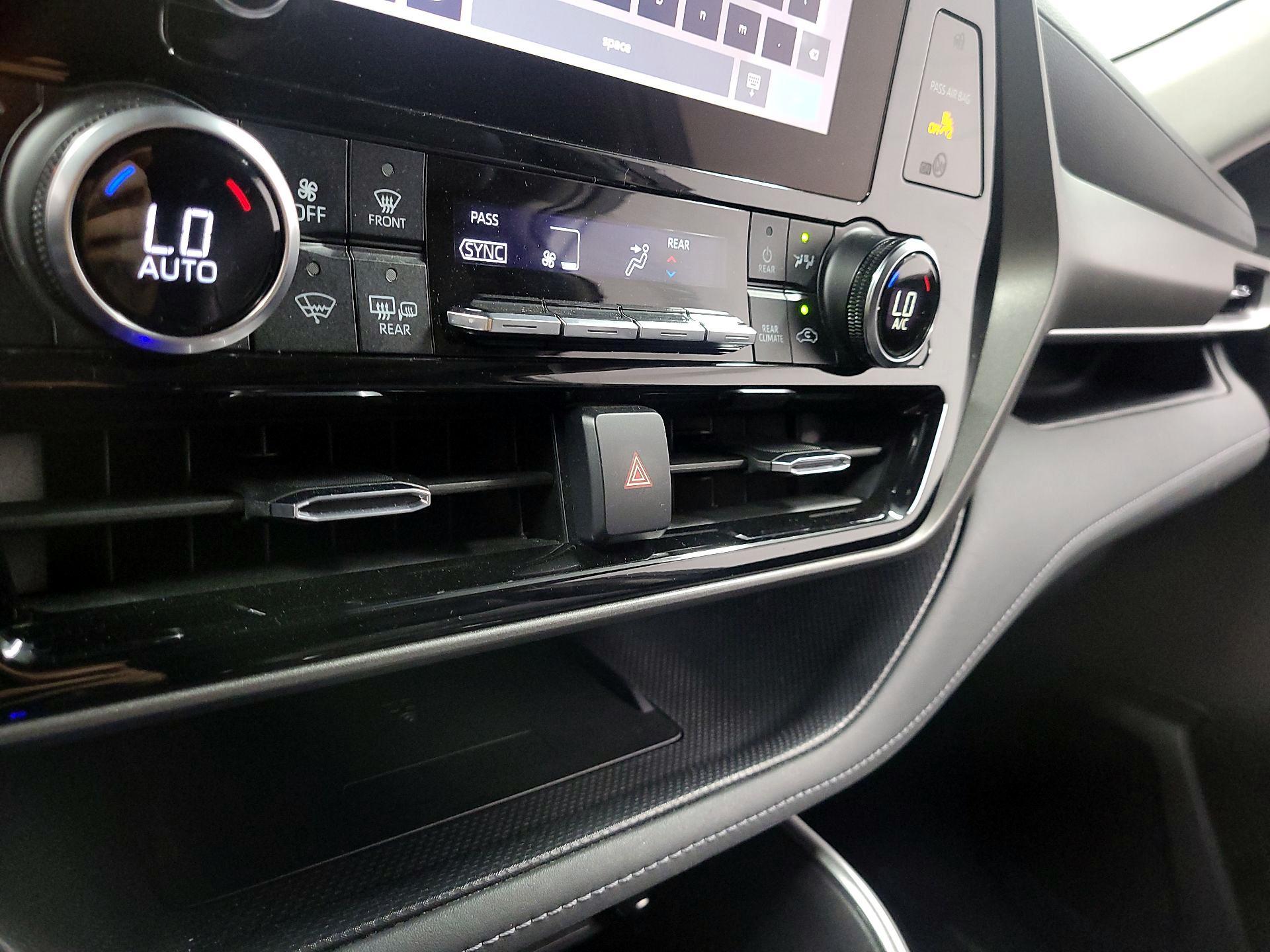 Thumbnail: 2023 Toyota Highlander - 14