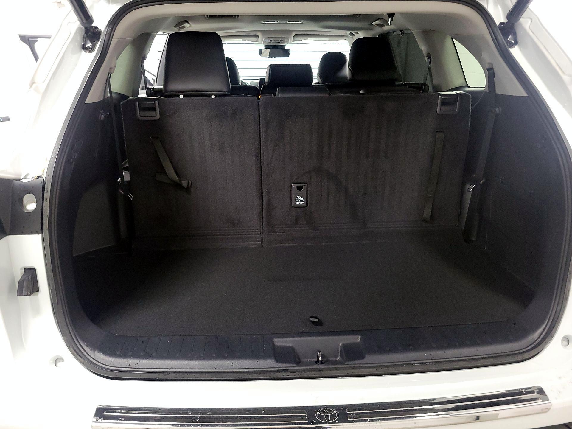 Thumbnail: 2023 Toyota Highlander - 16