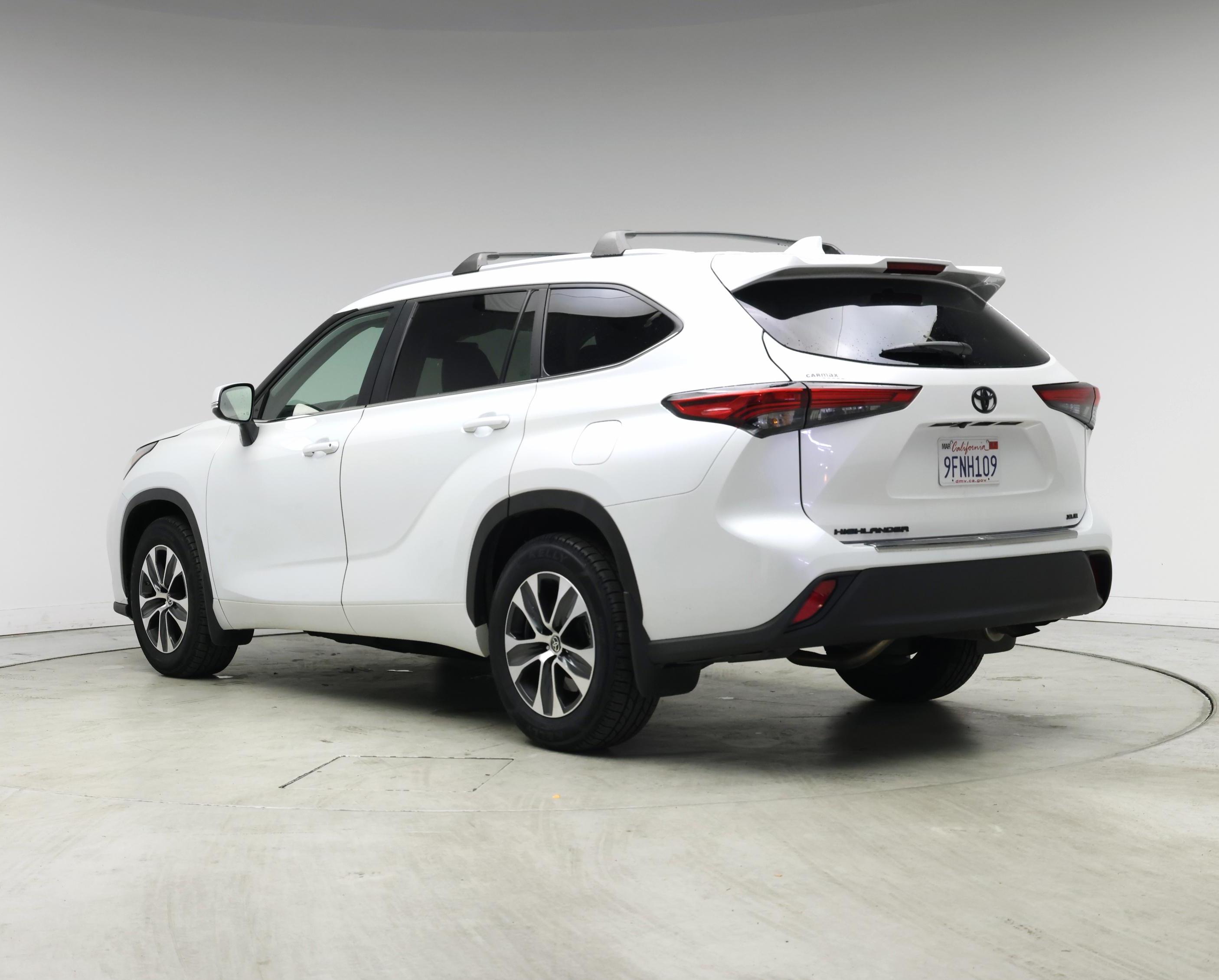 Thumbnail: 2023 Toyota Highlander - 2