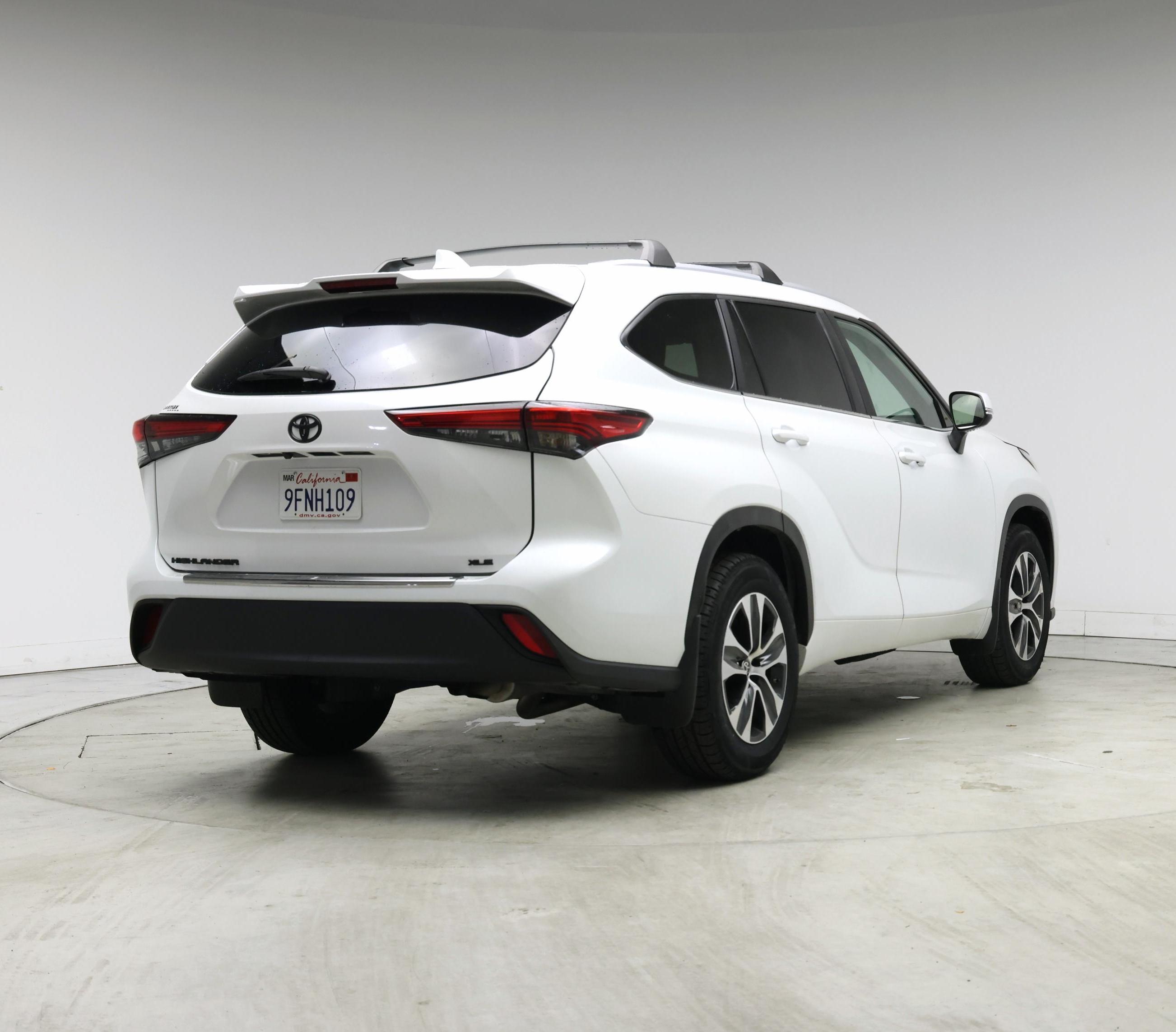 Thumbnail: 2023 Toyota Highlander - 8