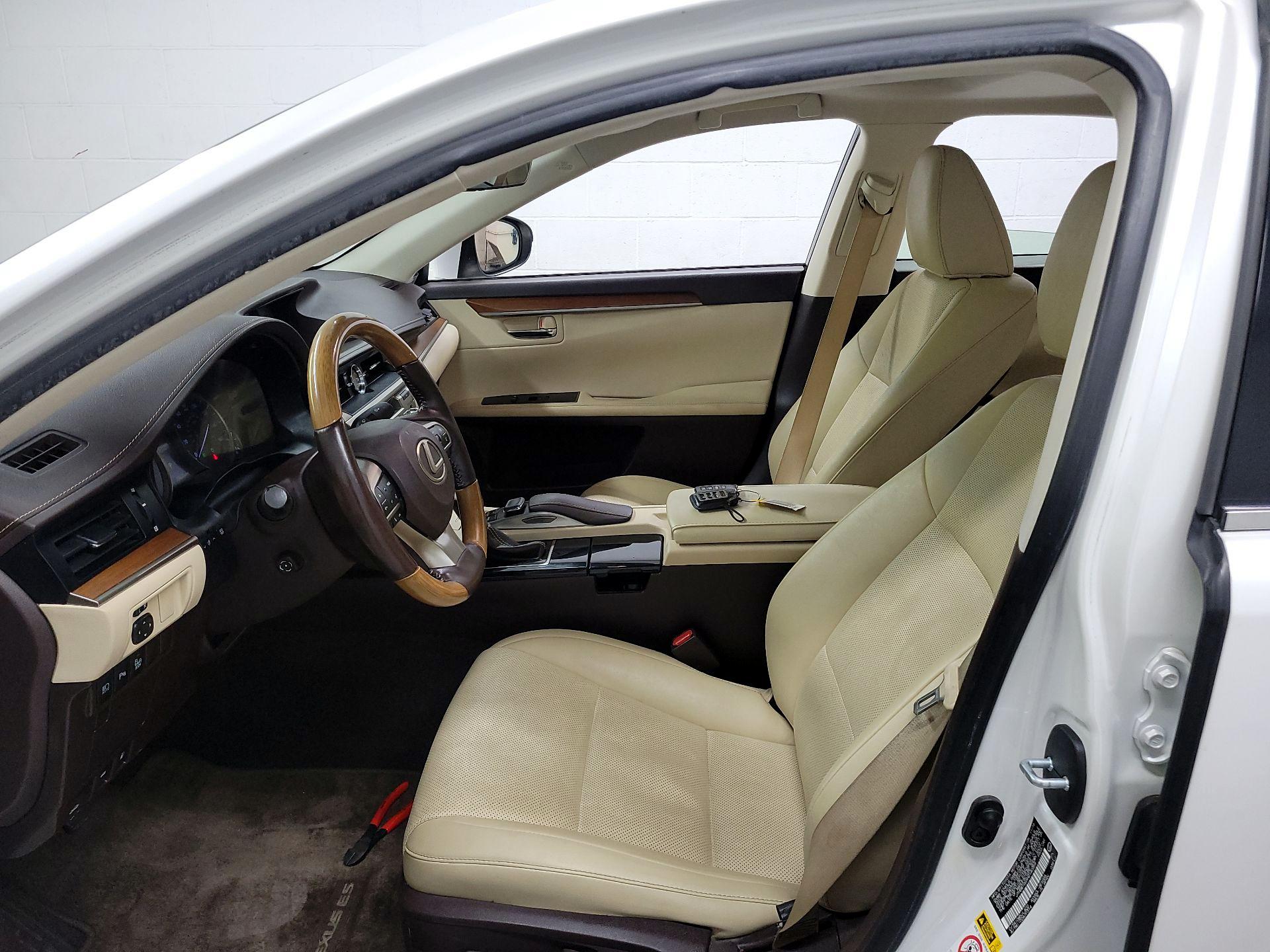 Thumbnail: 2017 Lexus ES - 11