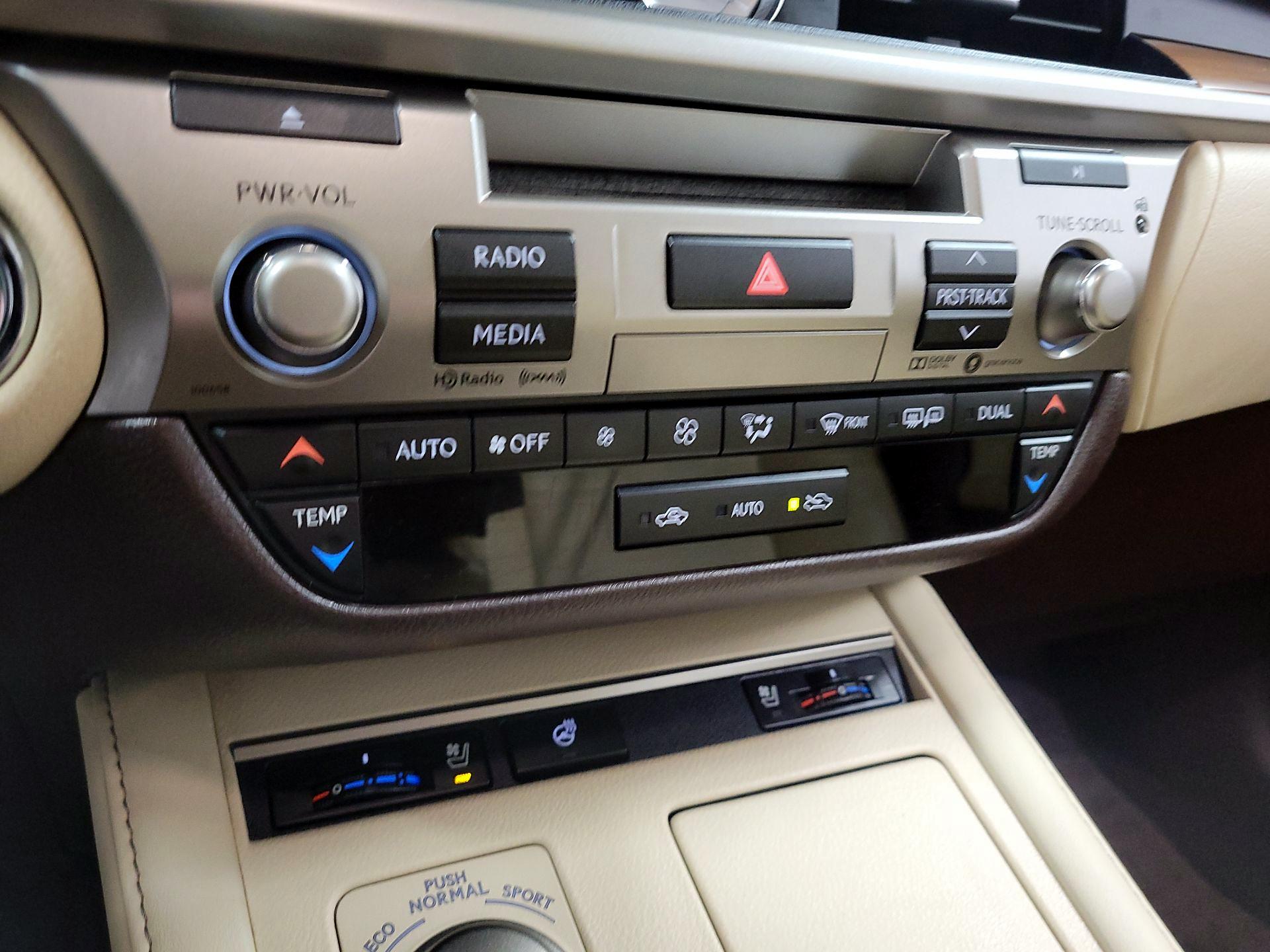 Thumbnail: 2017 Lexus ES - 14