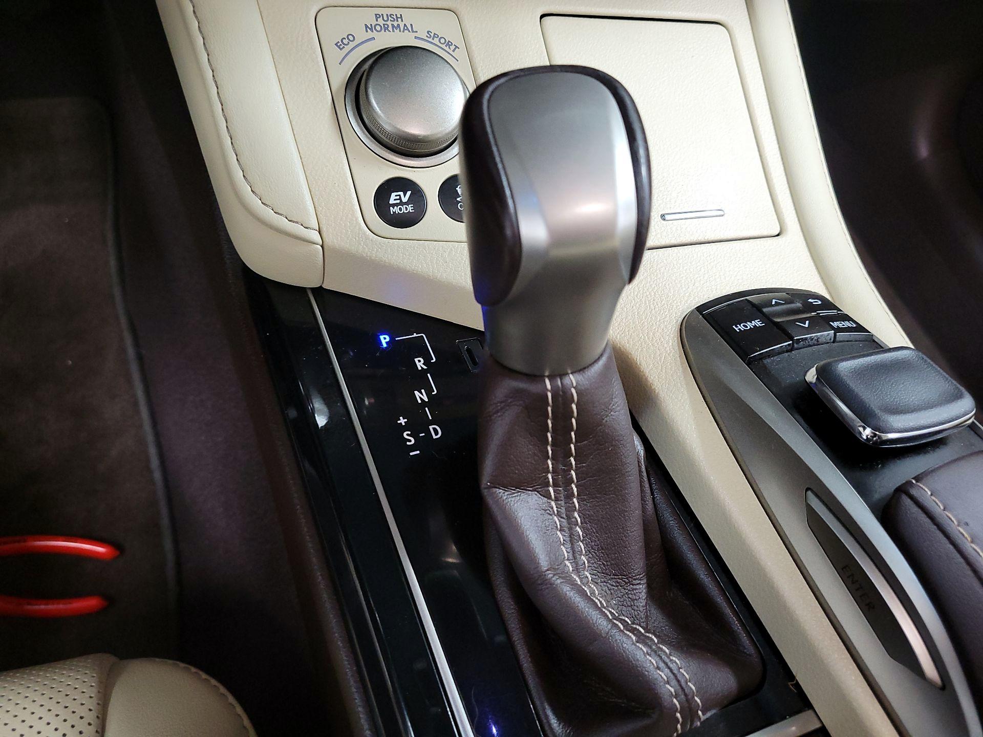 Thumbnail: 2017 Lexus ES - 15