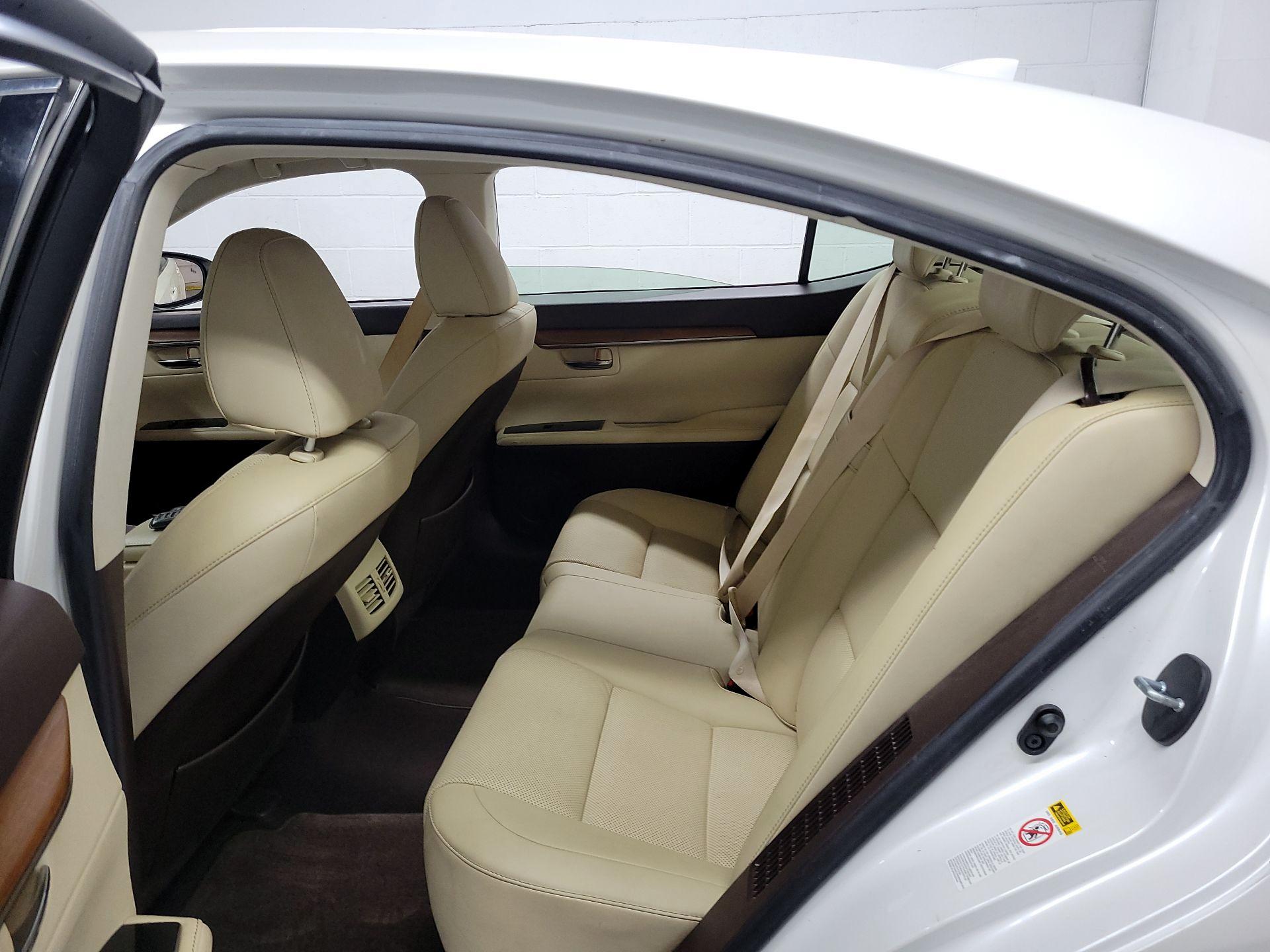 Thumbnail: 2017 Lexus ES - 16