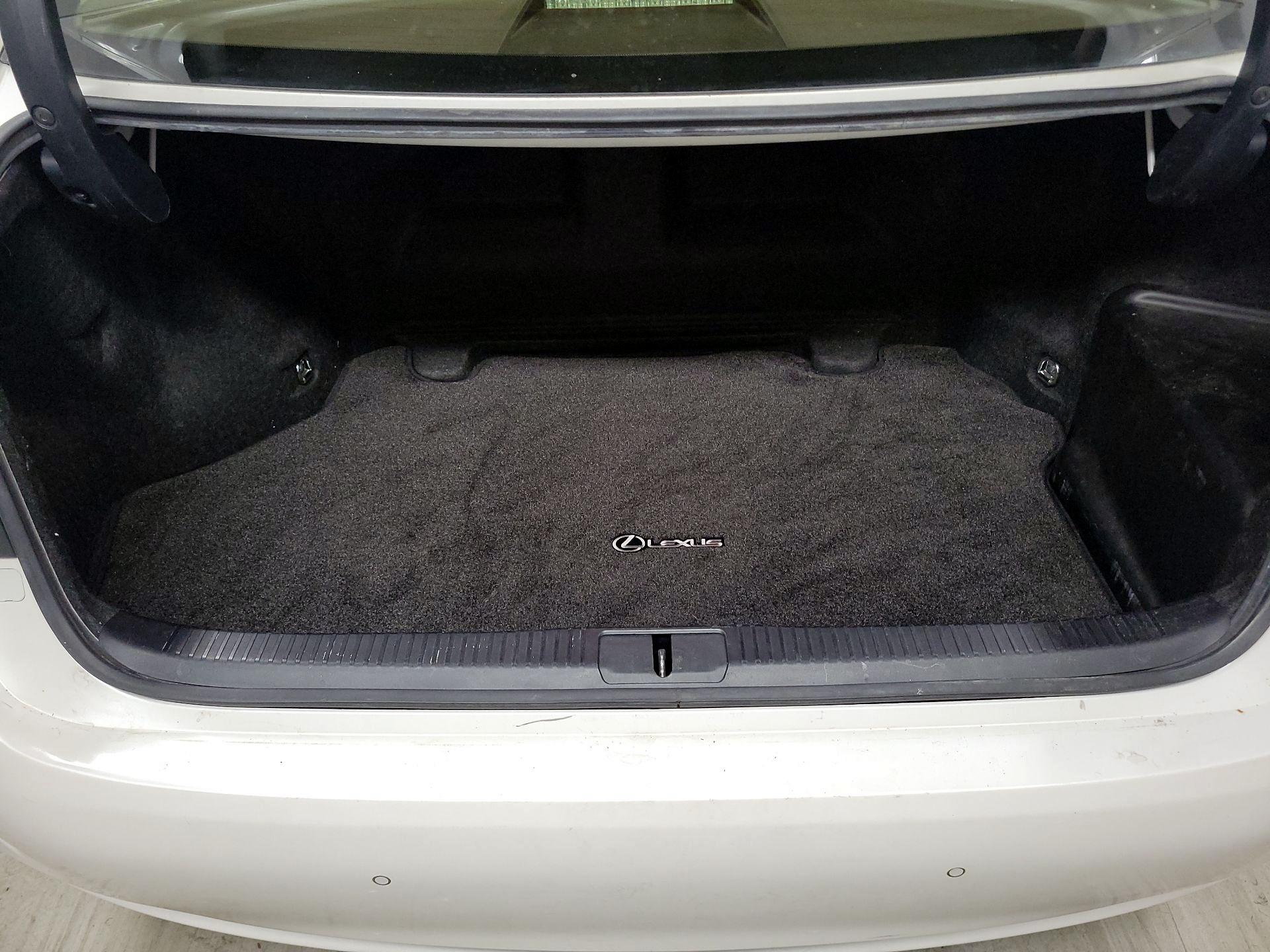 Thumbnail: 2017 Lexus ES - 17