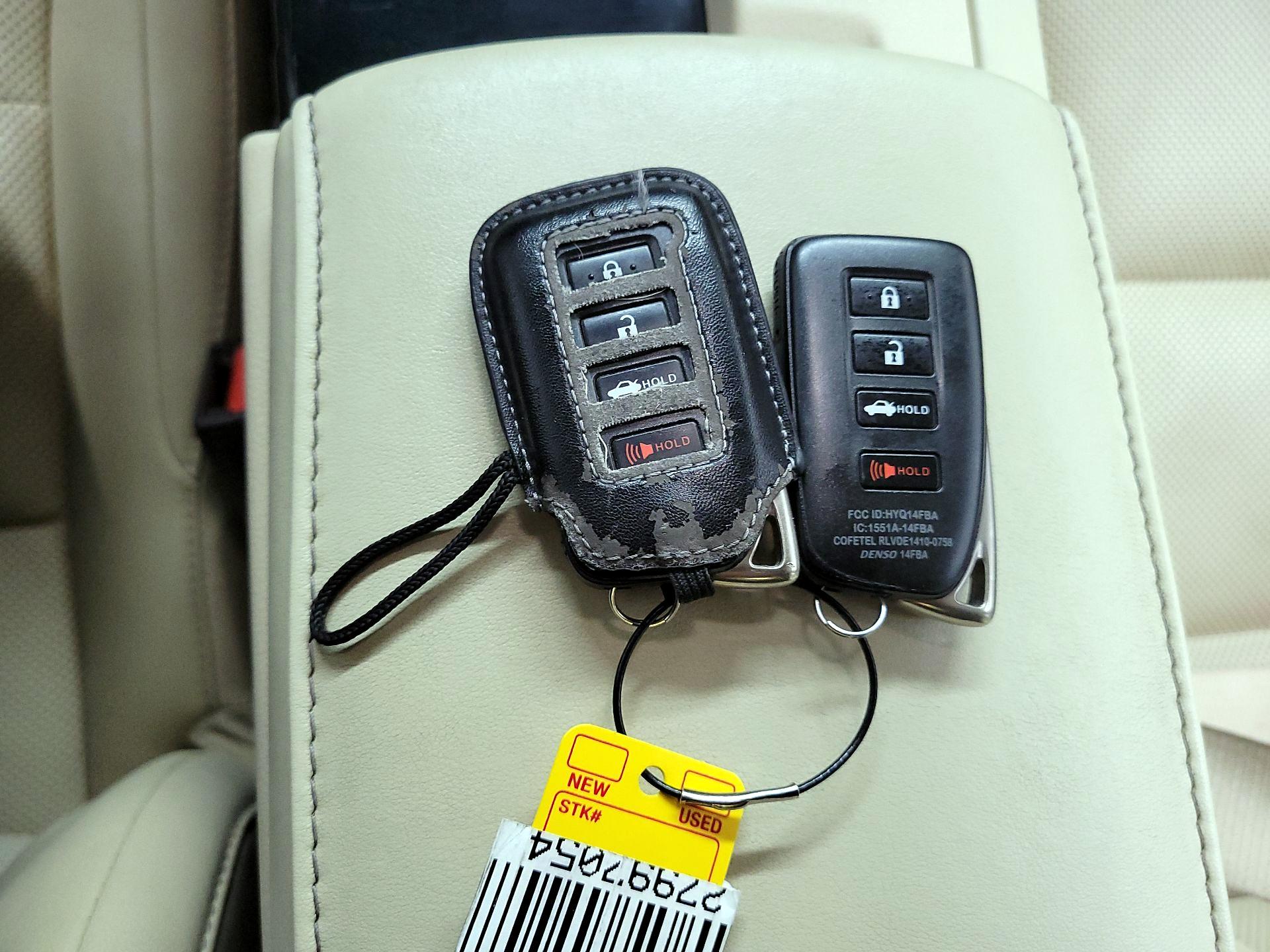 Thumbnail: 2017 Lexus ES - 19