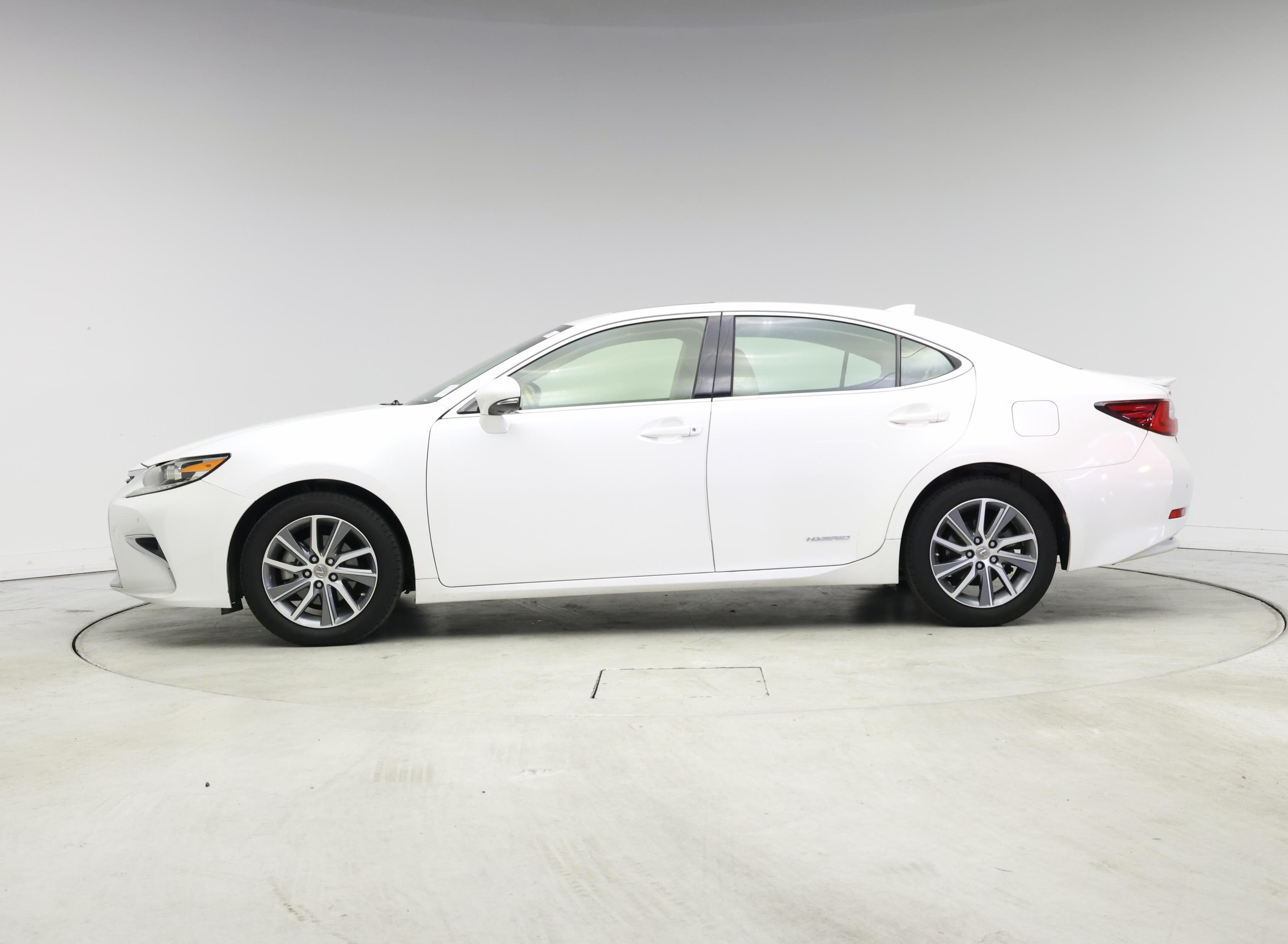 Thumbnail: 2017 Lexus ES - 3