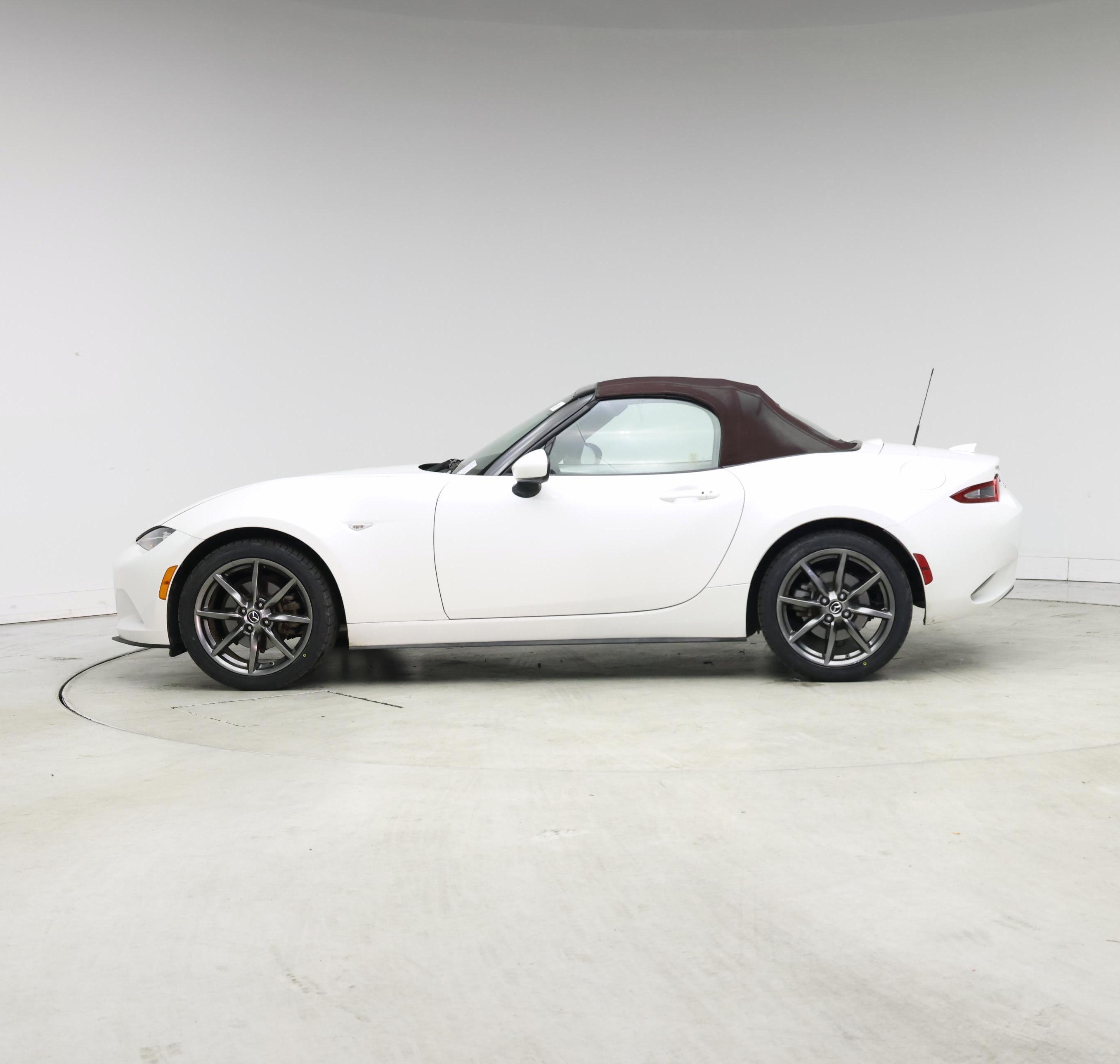 Thumbnail: 2018 Mazda MX-5 Miata - 3
