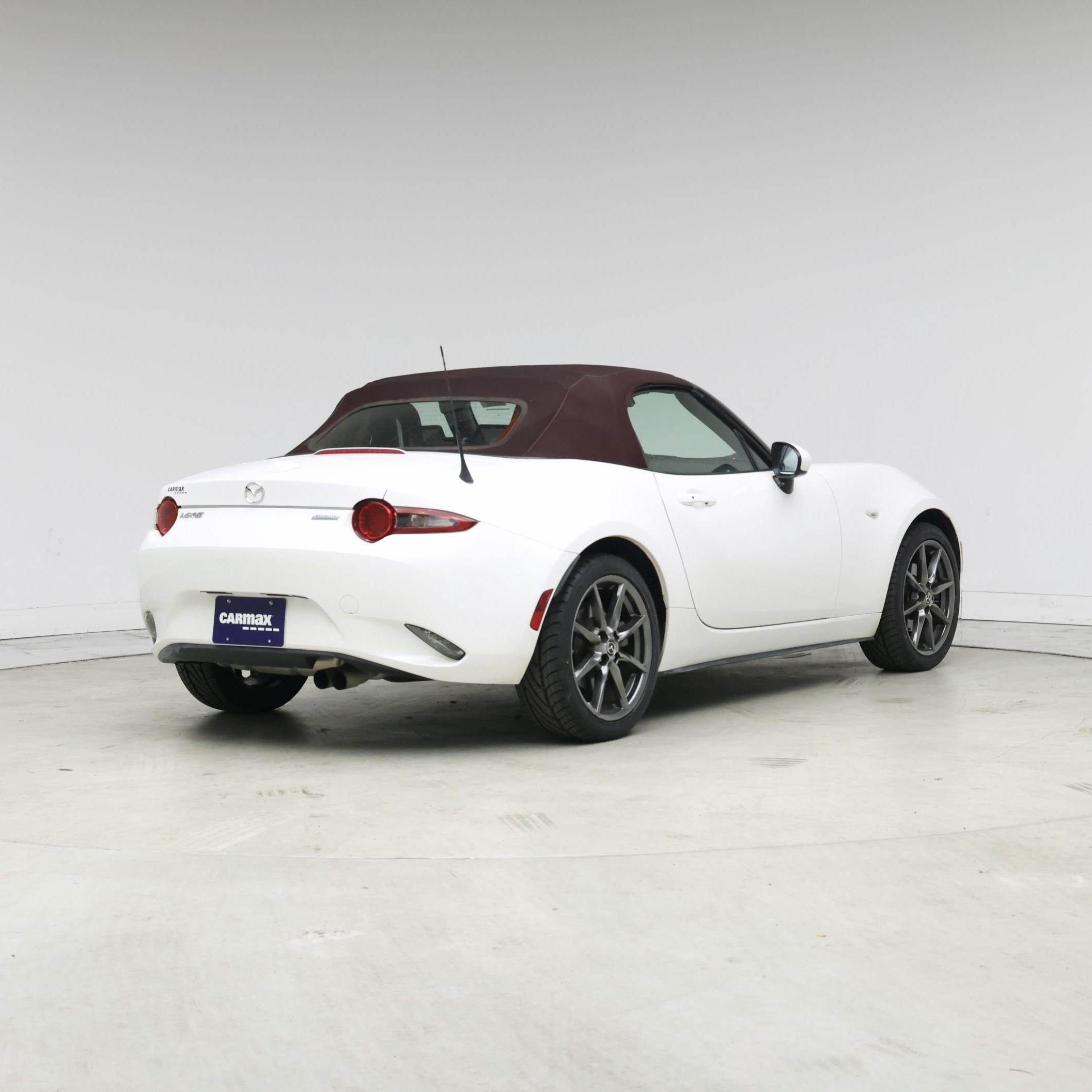 Thumbnail: 2018 Mazda MX-5 Miata - 8