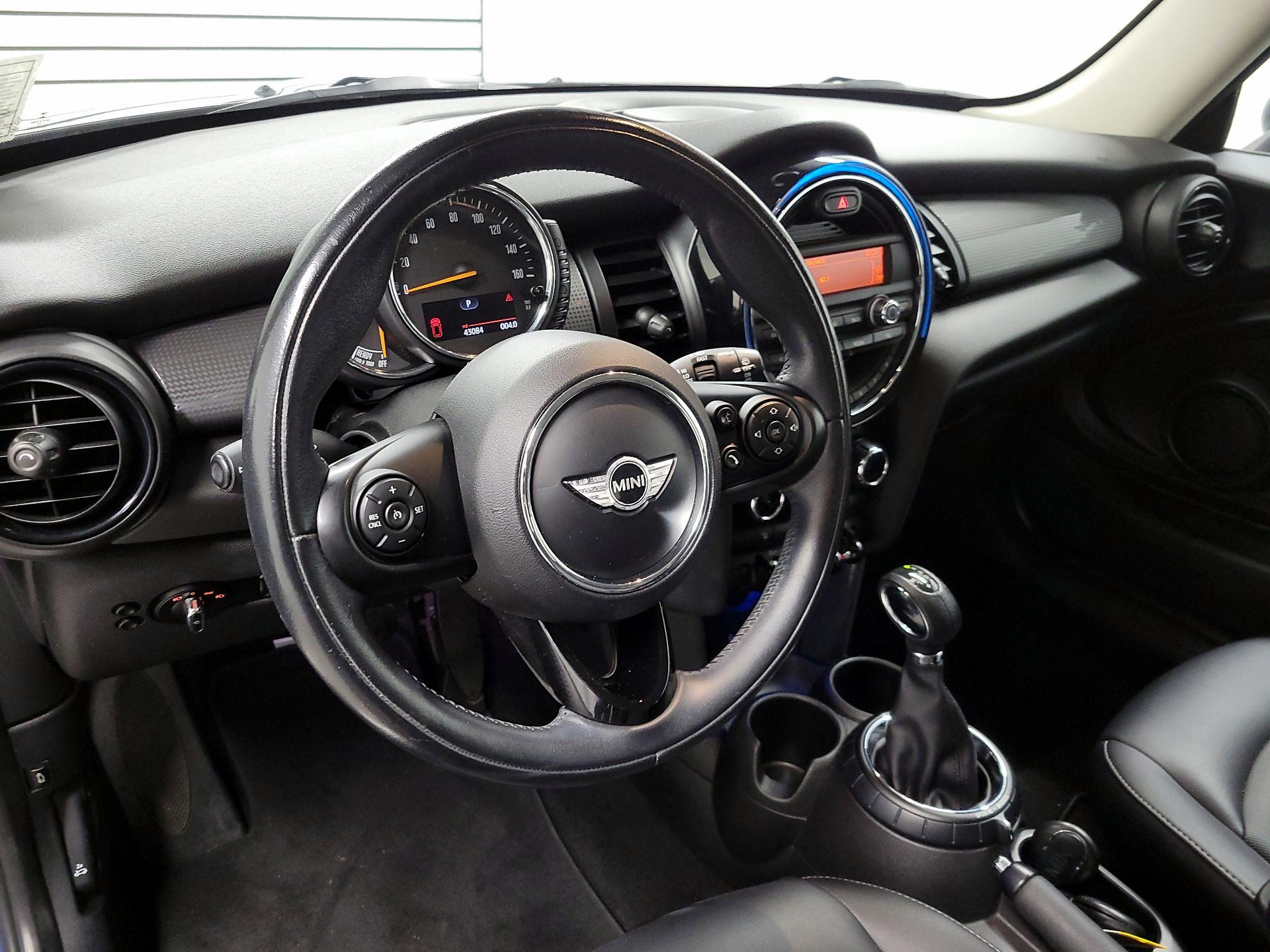 Thumbnail: 2016 MINI Cooper Hardtop - 9