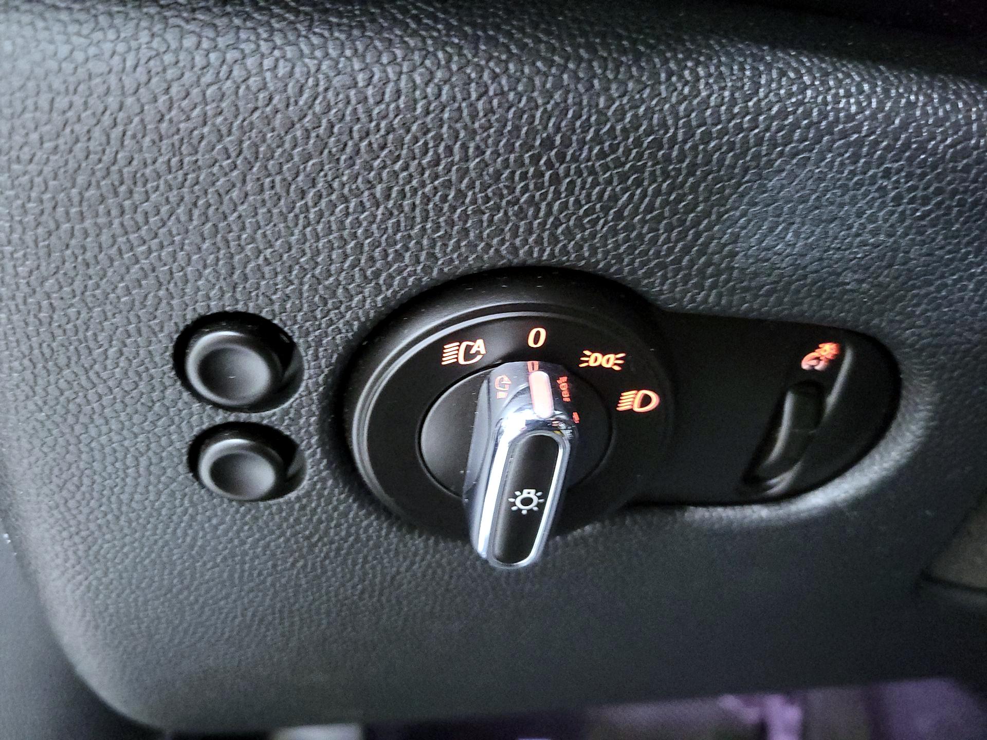 Thumbnail: 2016 MINI Cooper Hardtop - 13