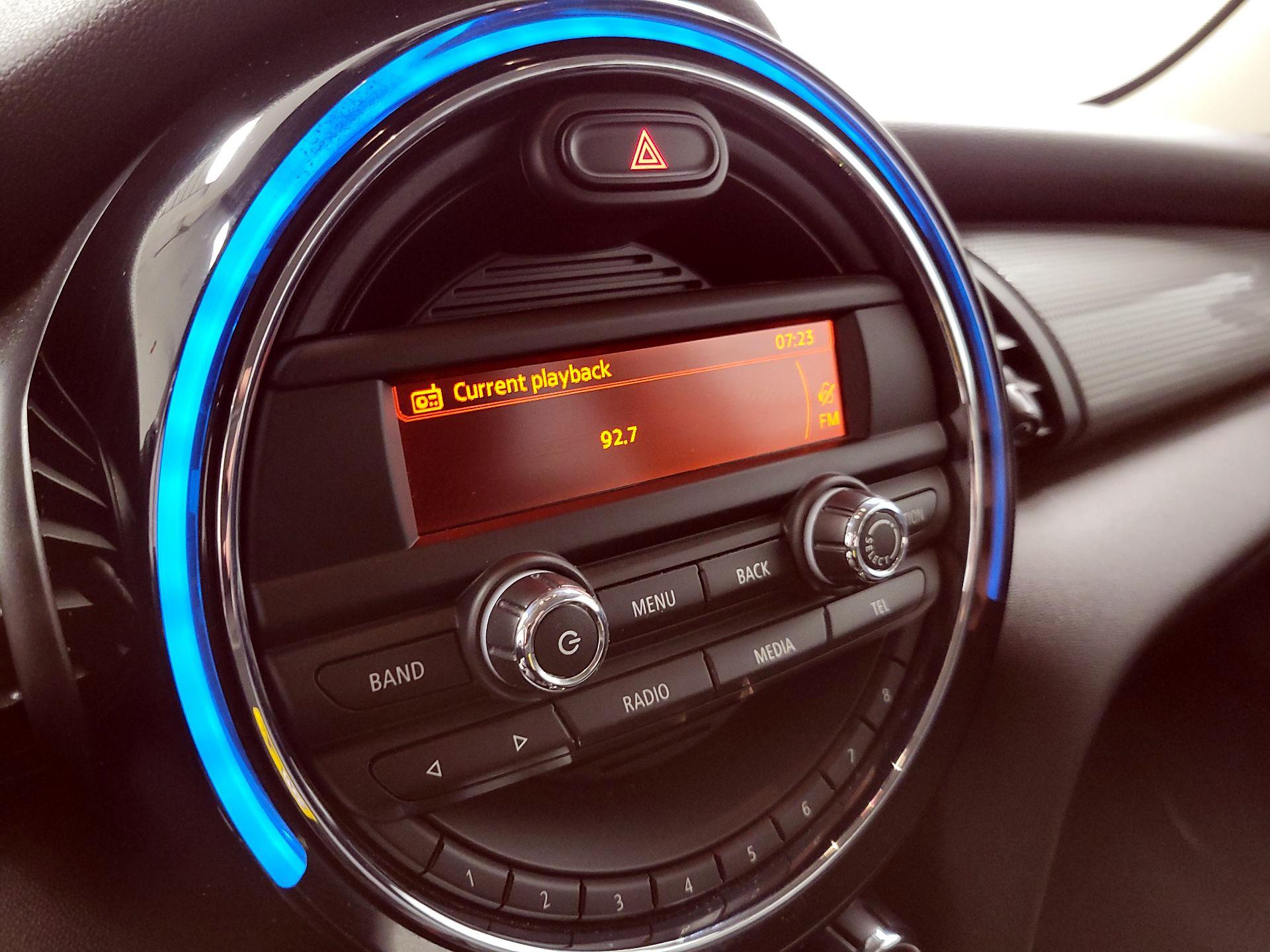 Thumbnail: 2016 MINI Cooper Hardtop - 14