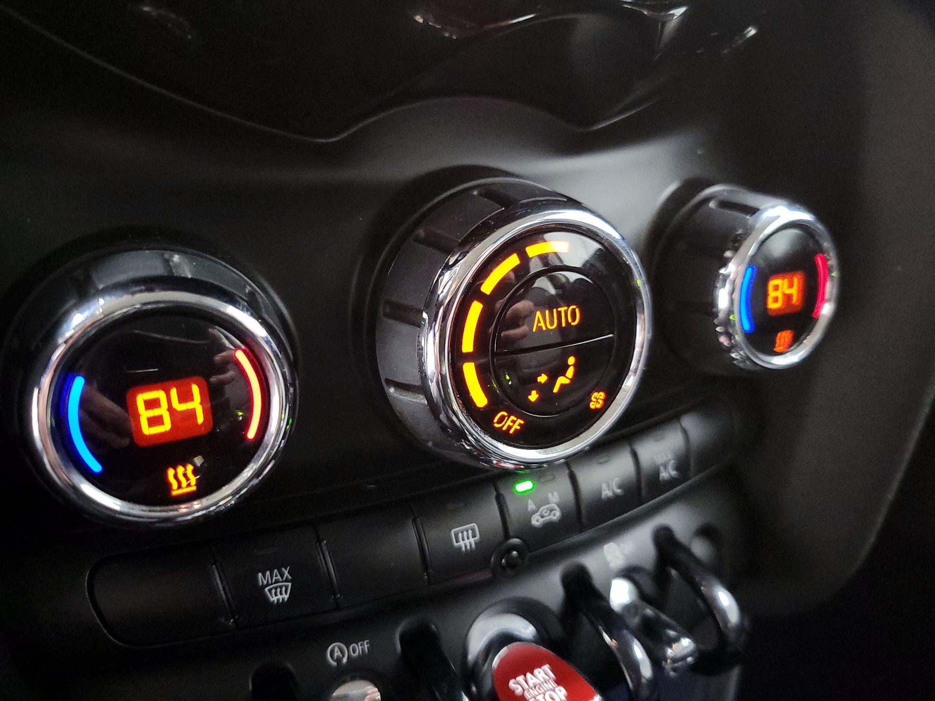 Thumbnail: 2016 MINI Cooper Hardtop - 15