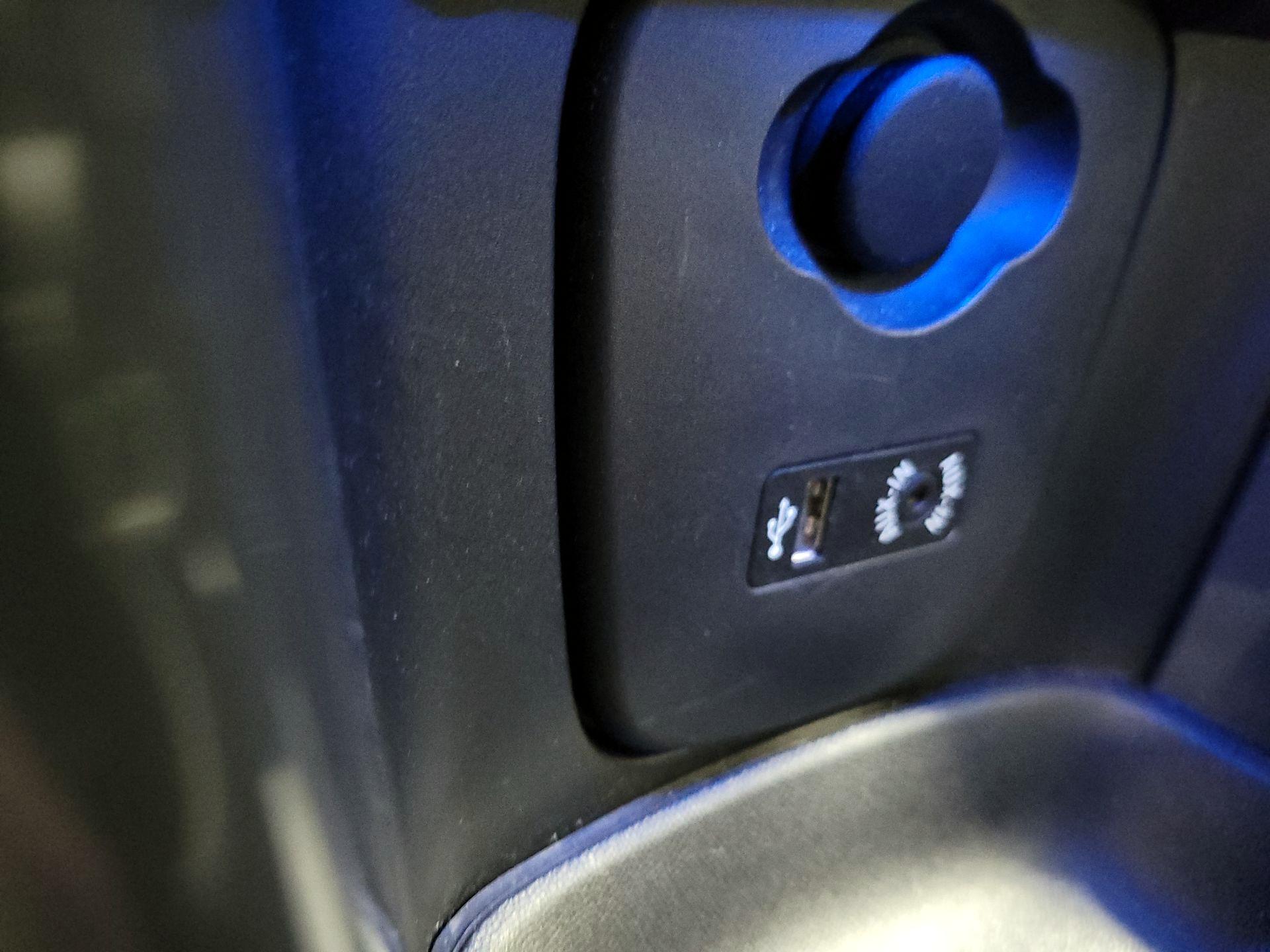 Thumbnail: 2016 MINI Cooper Hardtop - 17