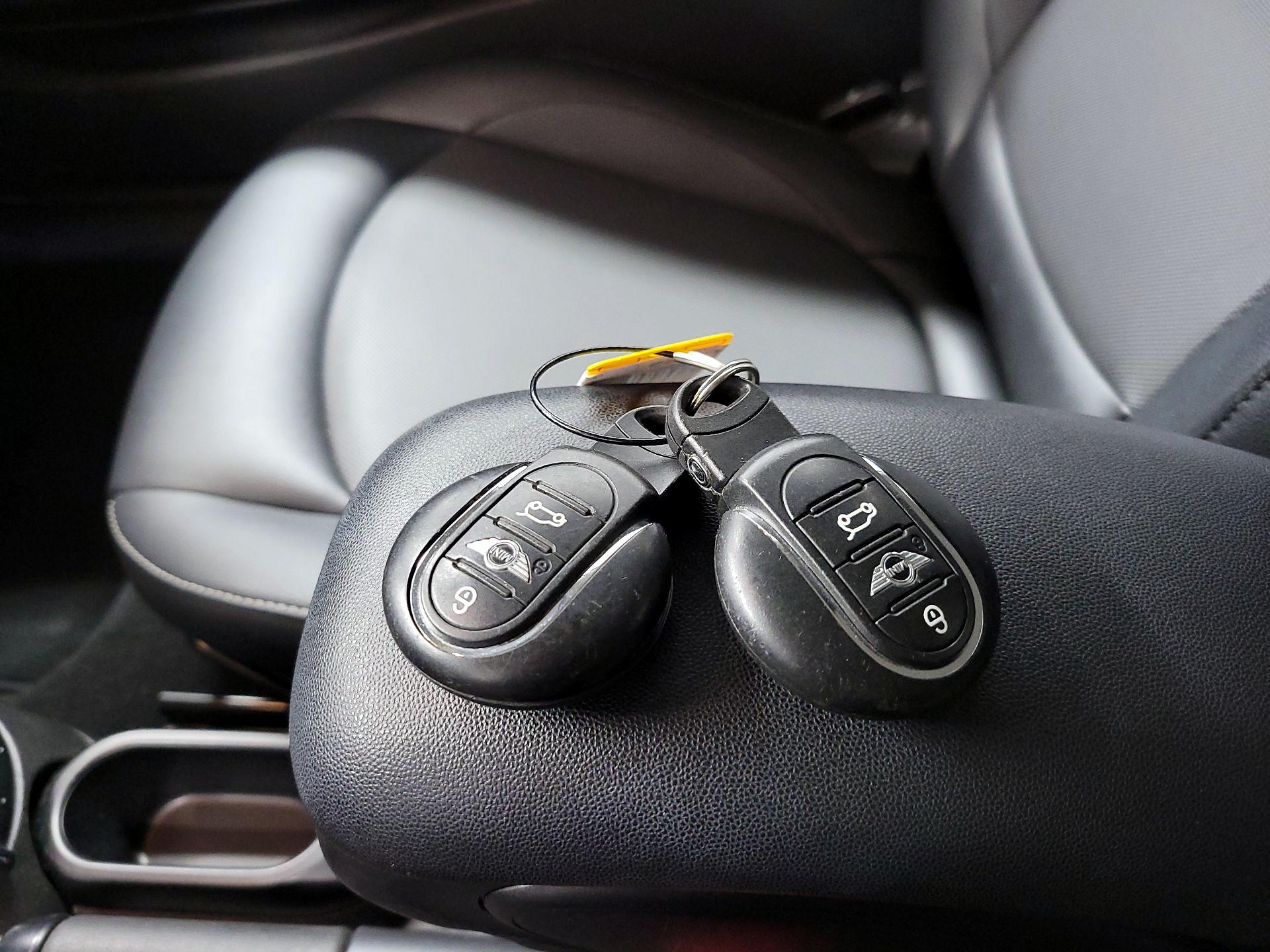 Thumbnail: 2016 MINI Cooper Hardtop - 20