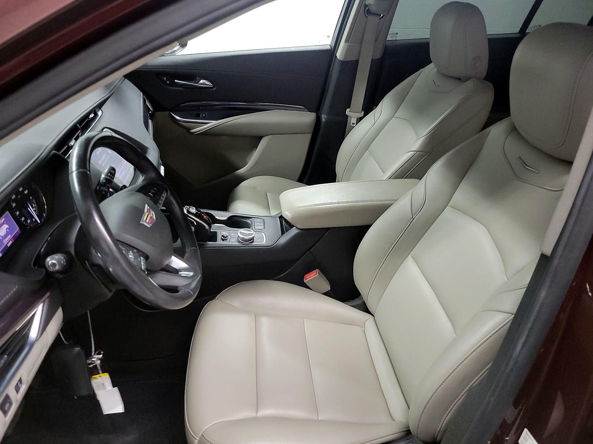 Thumbnail: 2022 Cadillac XT4 - 11