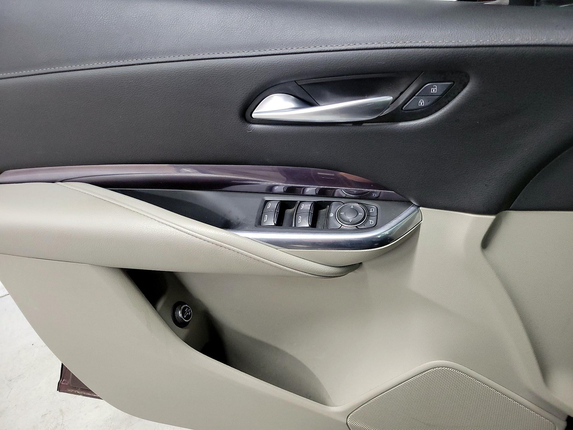 Thumbnail: 2022 Cadillac XT4 - 12