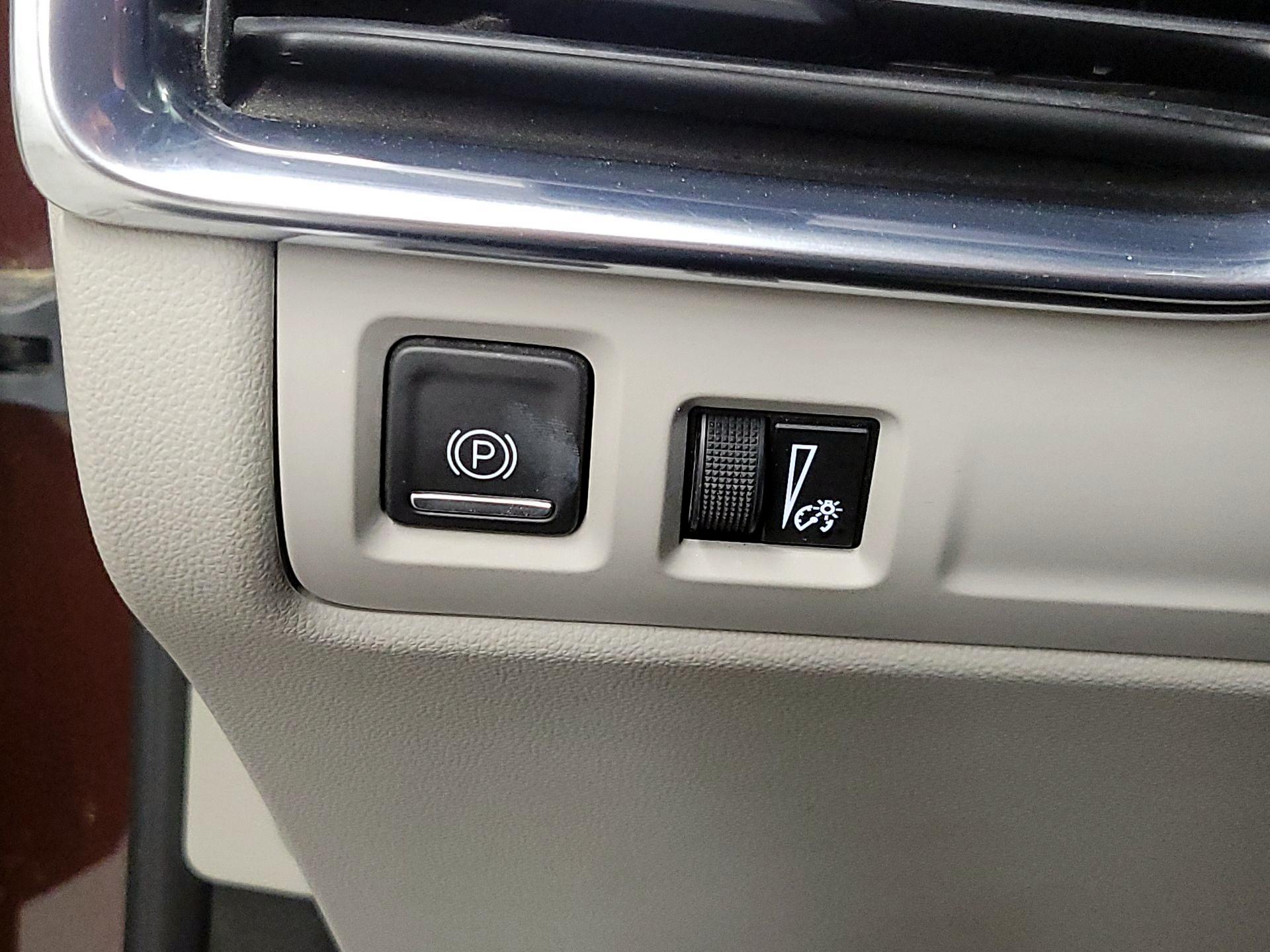 Thumbnail: 2022 Cadillac XT4 - 13