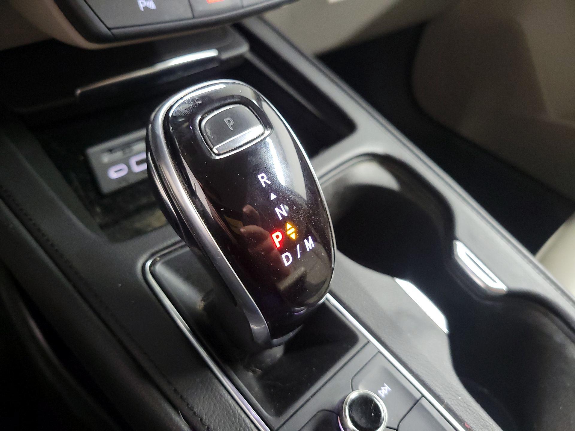 Thumbnail: 2022 Cadillac XT4 - 17