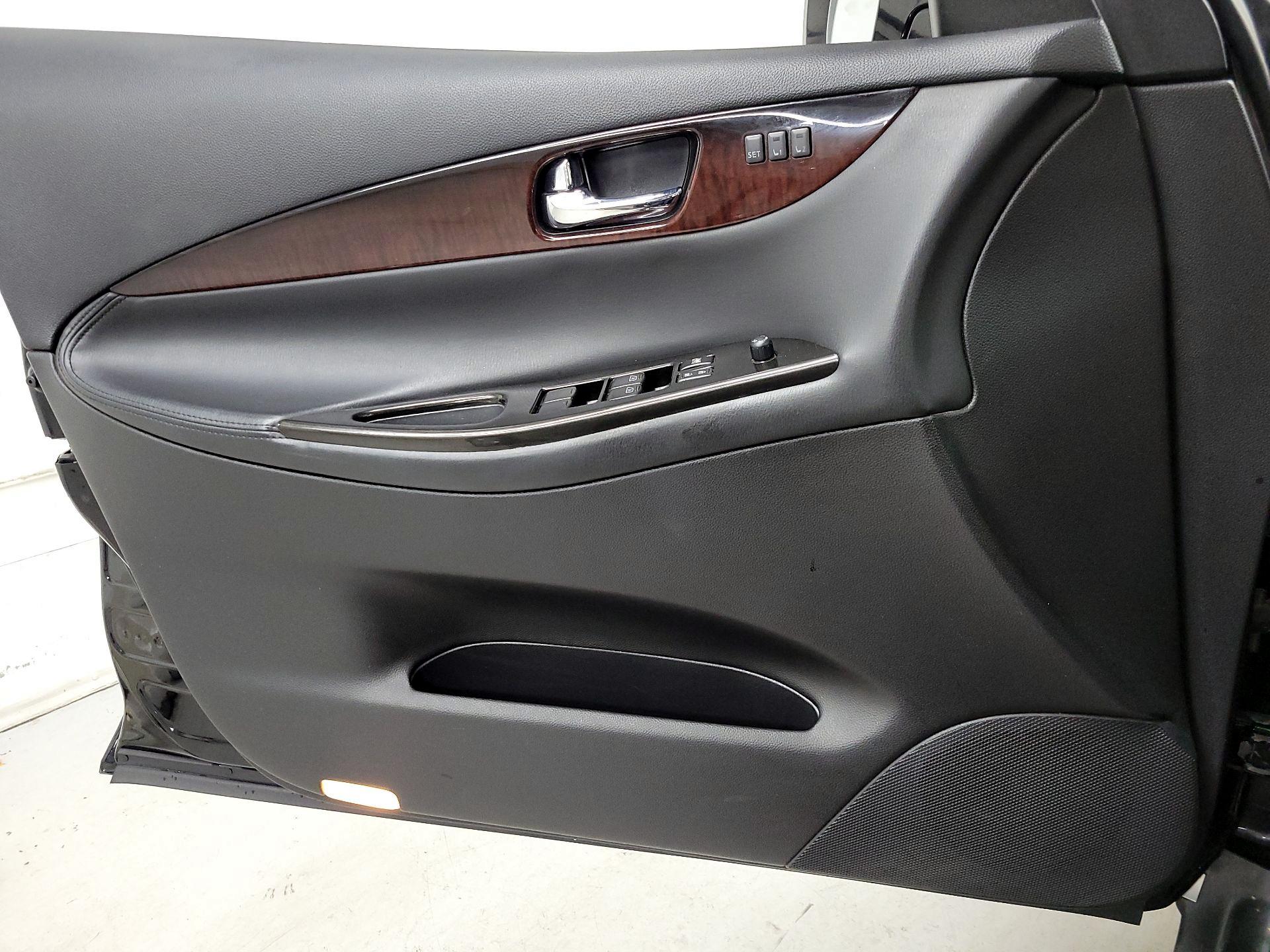 Thumbnail: 2017 INFINITI QX50 - 12